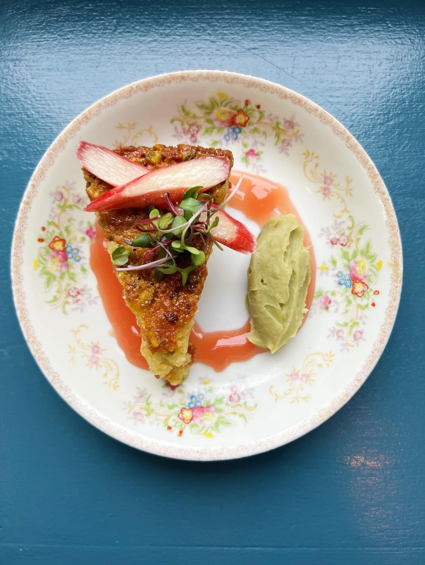 🌷🌿🪻☀️🌺

pistachio butter cake 
pistachio buttercream 
first of the season rhubarb jam

🌷🌿🪻☀️🌺

just a reminder&hellip; 
our book opens 30 days out, 
simply meaning todays date plus 30 days 💫 

just click on our website,
www.heirloomdelaware.