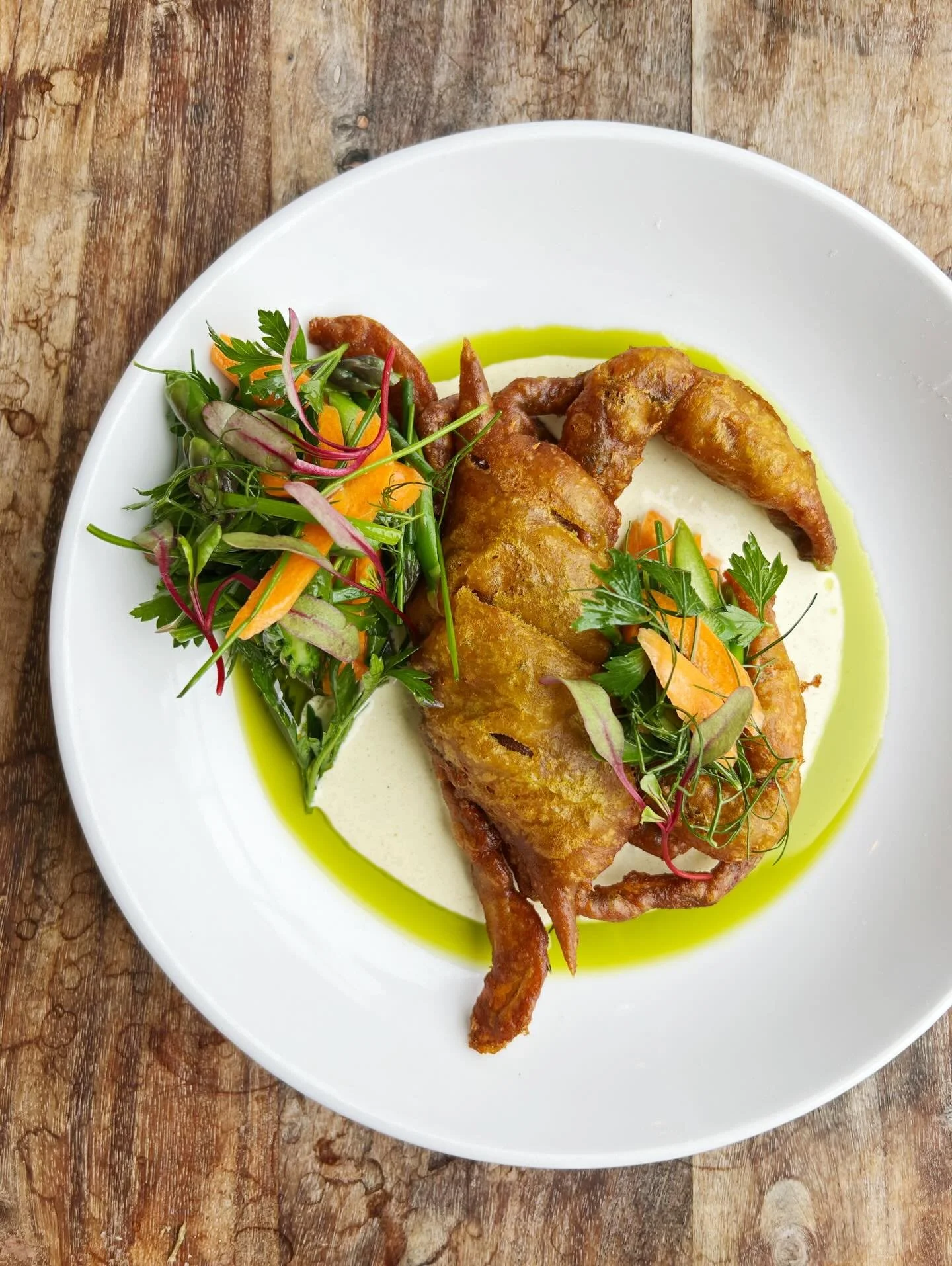 ✨soft shell crabs✨

lightly battered, with 
Fifer Orchard asparagus, rhubarb &amp; carrots
spring herb salad with a jalape&ntilde;o buttermilk dressing 

🌿☀️🍴🌿☀️🍴

be sure to book ahead for reservations, 
as our book opens 30 days out, 
simply me