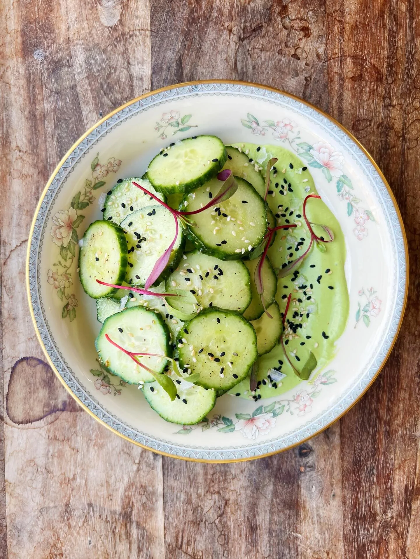 🍴🌿🤍🍴🌿🤍

crunchy cucumbers 
with a green goddess &amp; cypress grove 
psychaDILLac goat cheese, toasted 
sesame seeds, salt &amp; pepper 

🍴🌿🤍🍴🌿🤍

be sure to book ahead for reservations, 
as our book opens 30 days out, 
simply meaning toda