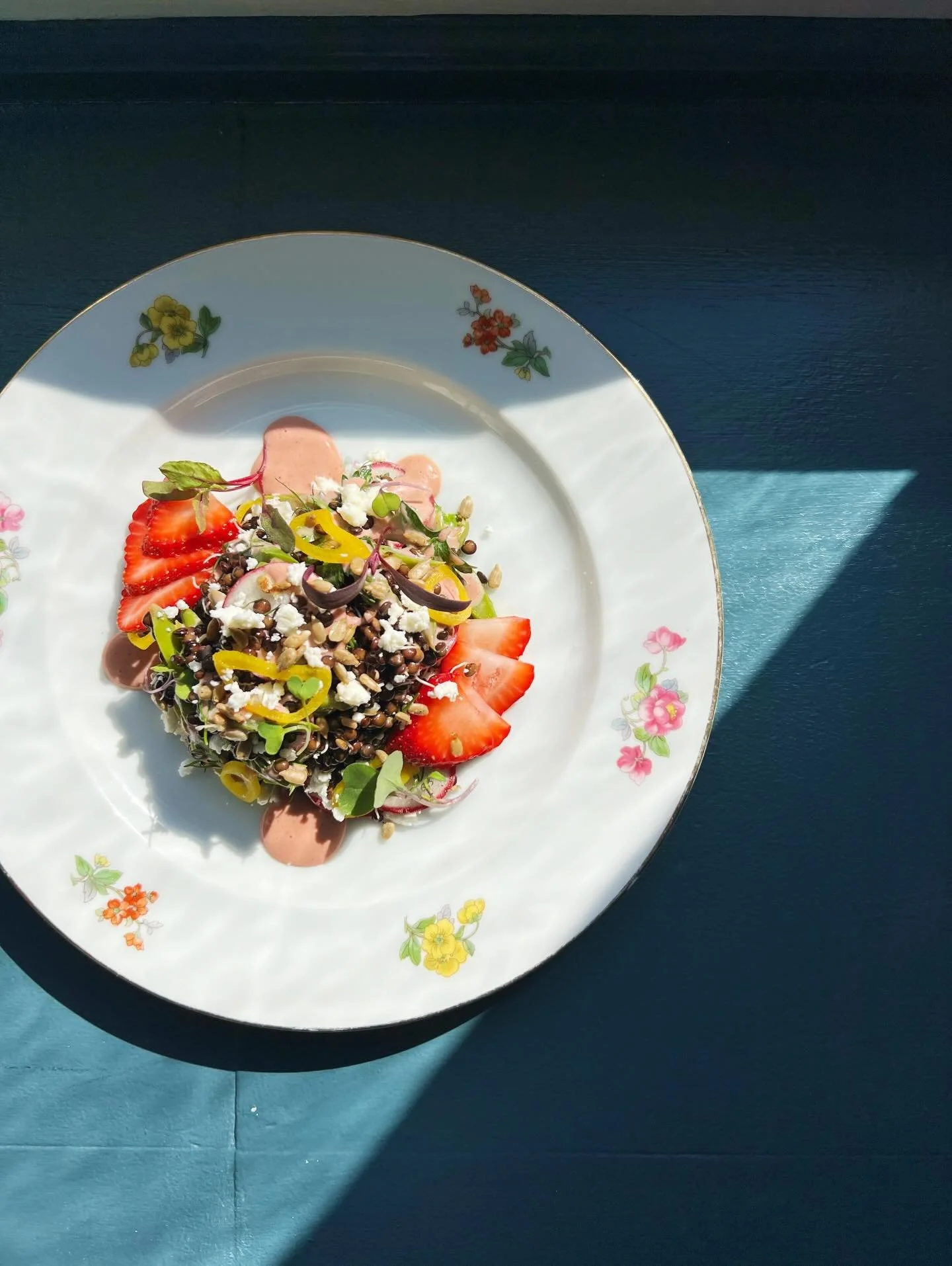 🤸&zwj;♀️ H A P P Y ✨F R I D A Y🤸&zwj;♀️

hitting our spring menu&hellip;

Sprouted Lentil Salad
Fifer Orchard asparagus &amp; radish, 
first of the season strawberries, 
pickled turmeric shallots, 
crumbled Birchrun Hill feta cheese
toasted sunflow