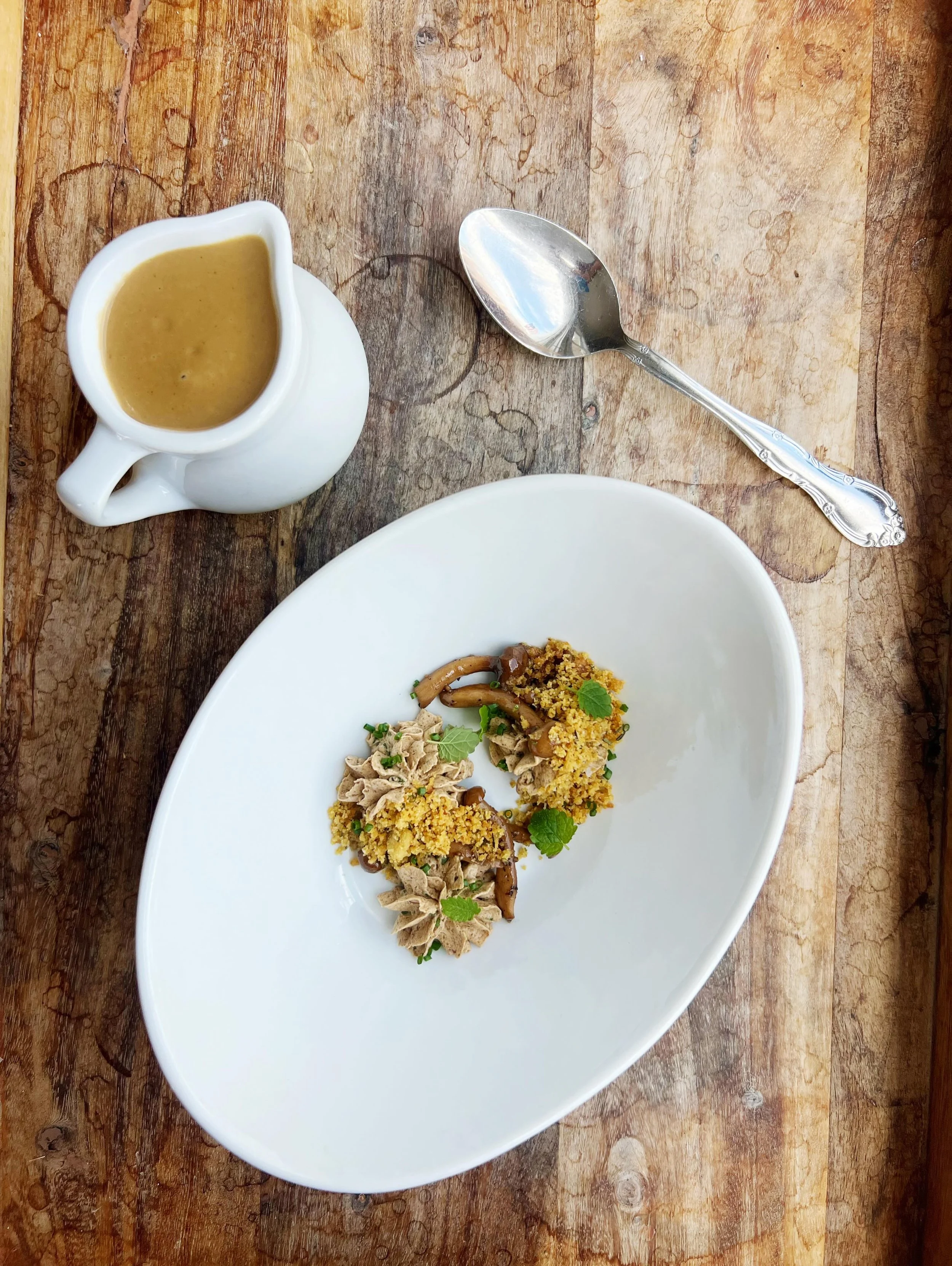 🍄🌿🍄🌿🍄🌿

Kennett Square ✨M U S H R O O M✨ soup 
pickled beech mushrooms 
chive &amp; porcini cr&egrave;me fra&icirc;che
savory sourdough breadcrumb 

🍄🌿🍄🌿🍄🌿

✨gorgeous weather alert✨

we have opened the PATIO this week:
Friday &amp; Saturd