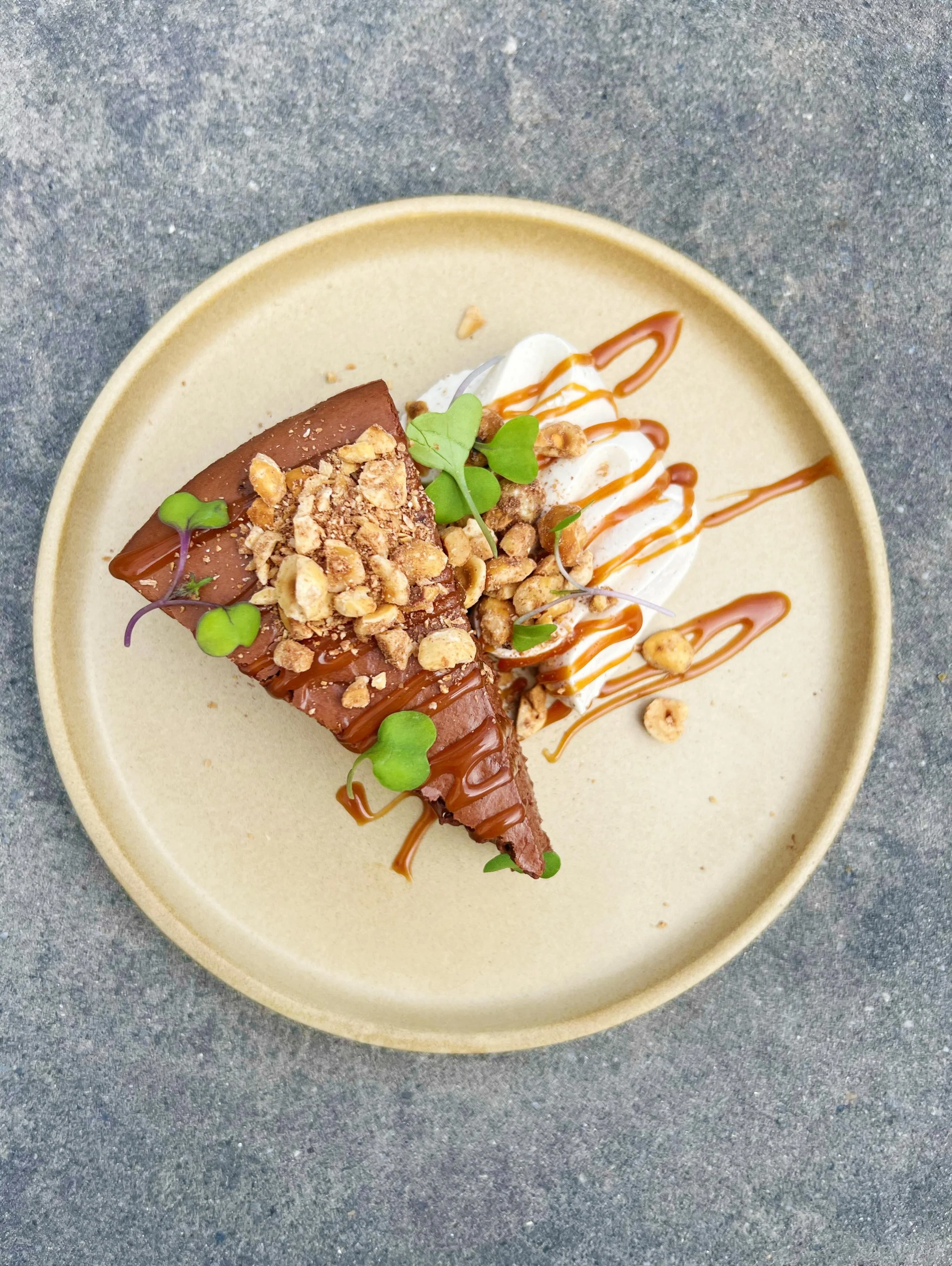 🤎🤍🤎🤍🤎🤍

helloooooo chocolate lovers

chocolate cheesecake 
dark chocolate crust 
spicy caramel 
espresso whip
cocoa dusted hazelnuts 

🧑&zwj;🍳: @a_x_j_b 

🤎🤍🤎🤍🤎🤍

✨gorgeous weather alert✨

we have opened the PATIO this week:
Friday &amp