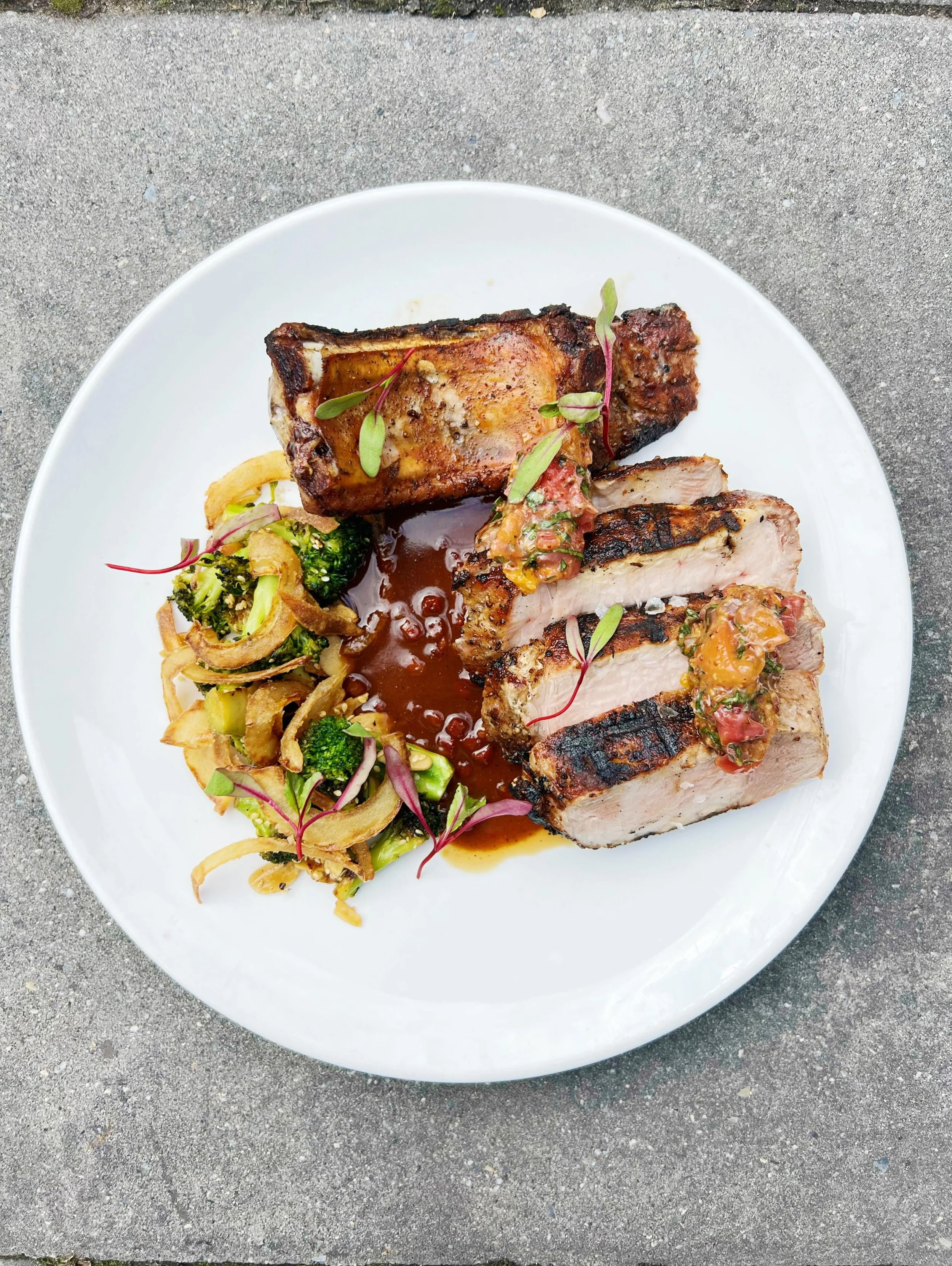 🐷🍴🍓🌿🐷🍴🍓🌿

It&rsquo;s backkkkkkkk

grilled double cut 
✨heritage pork chop✨

black tea brined
grilled Fifer Orchard broccoli with 
almonds &amp; sesame seeds
crispy fried onions
Fifer Orchard strawberry mostarda
porcelet gravy

🐷🍴🍓🌿🐷🍴🍓?