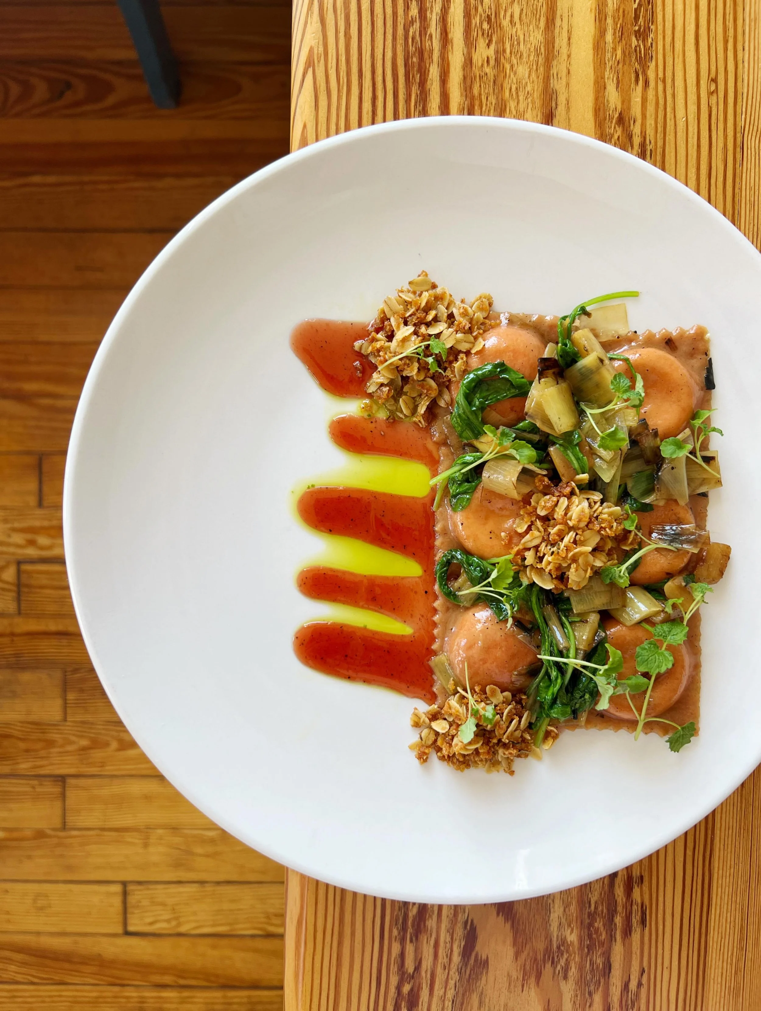 🍓🌿🍴🍓🌿🍴

housemade ravioli
filled with ricotta, mascarpone, lemon &amp; chives, grilled leeks, wilted Fox Briar Farm arugula, Fifer Orchard strawberry gastrique, savory oat crumble

🍓🌿🍴🍓🌿🍴

be sure to book ahead for reservations, 
as our b