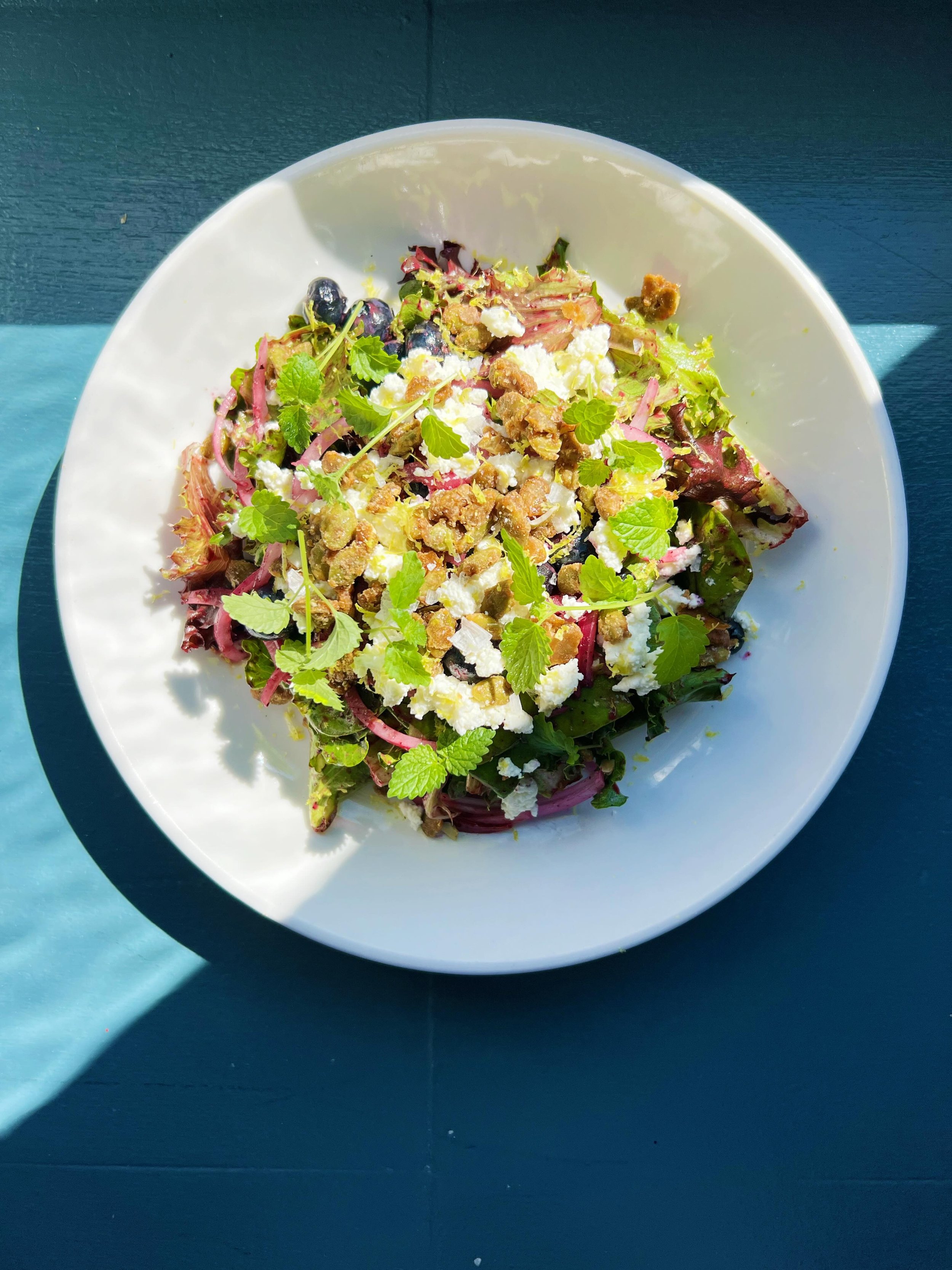 🫐 ✨🫐✨🫐✨

Fifer Orchard Blueberry Salad
mixed greens, shaved red onion, 
crumbled housemade lemon ricotta, 
candied pepita seeds, 
blueberry-agave vinaigrette

🫐 ✨🫐✨🫐✨

✨gorgeous weather alert✨

we have opened the PATIO for tonight! 

be sure to