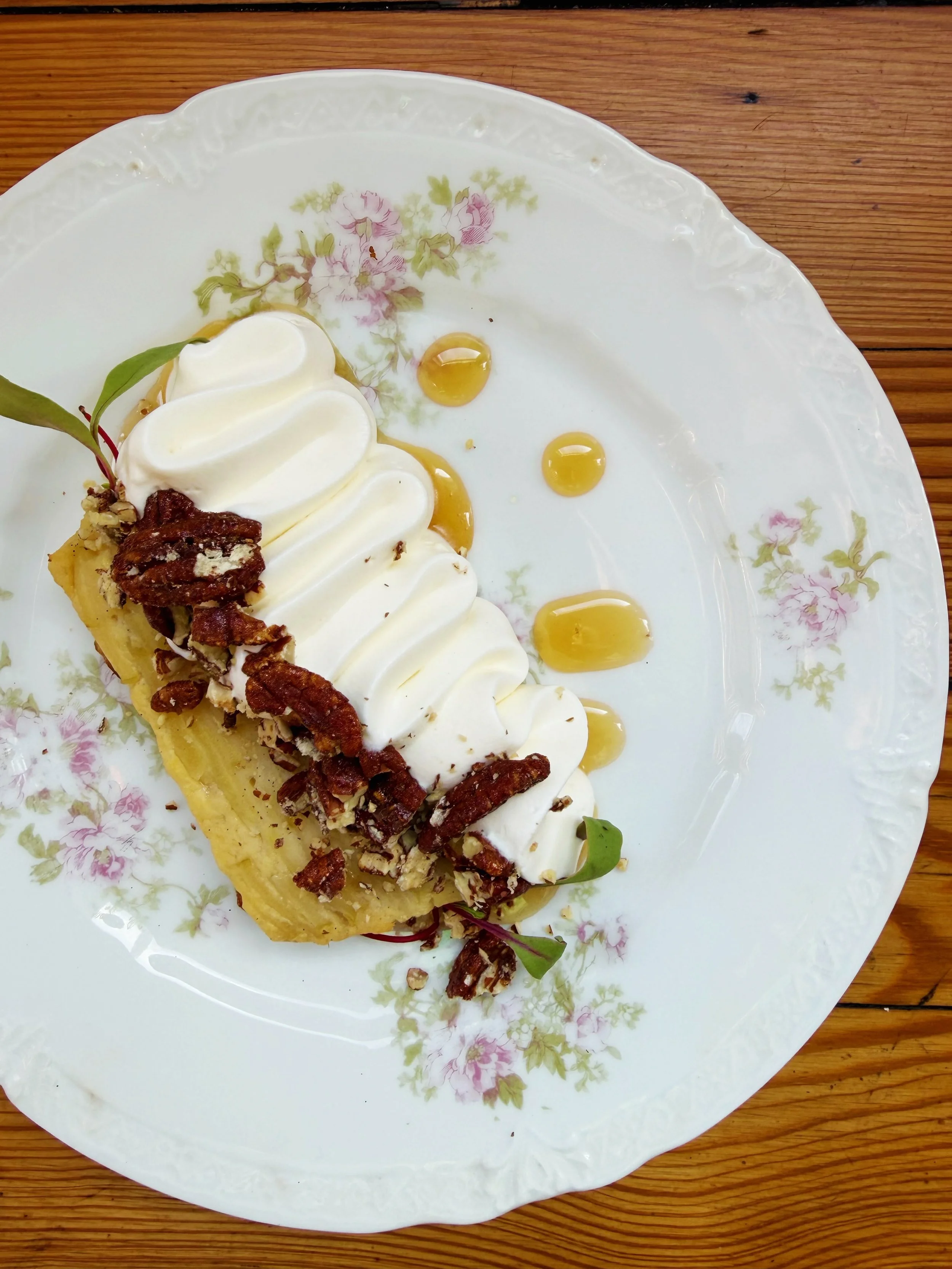 🍎🌿🍎🌿🍎🌿

fifer orchard ✨A P P L E✨ cake
honey cinnamon pecans
apple gastrique
vanilla cr&egrave;me fra&icirc;che
candied apple chip

🍎🌿🍎🌿🍎🌿

be sure to book ahead for reservations, 
as our book opens 30 days out, 
simply meaning todays dat