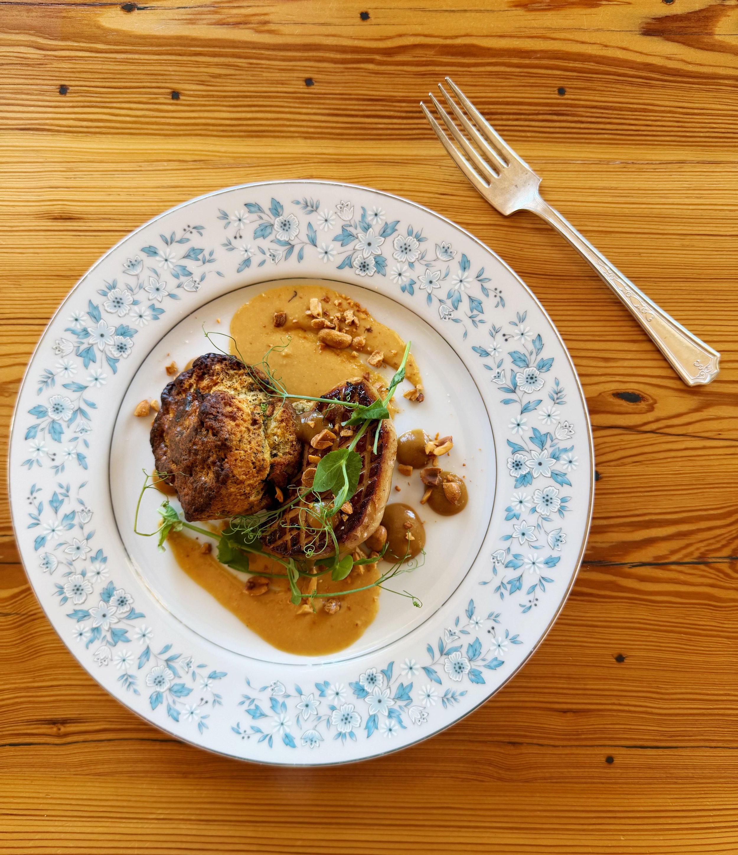 🍐🍴🍐🍴🍐🍴

seared hudson valley foie gras 
housemade Fifer Orchard pear scone
smoked peanut butter
spicy pear mostarda
fried crushed peanuts
pear brandy reduction

🍐🍴🍐🍴🍐🍴

be sure to book ahead for reservations, 
as our book opens 30 days ou