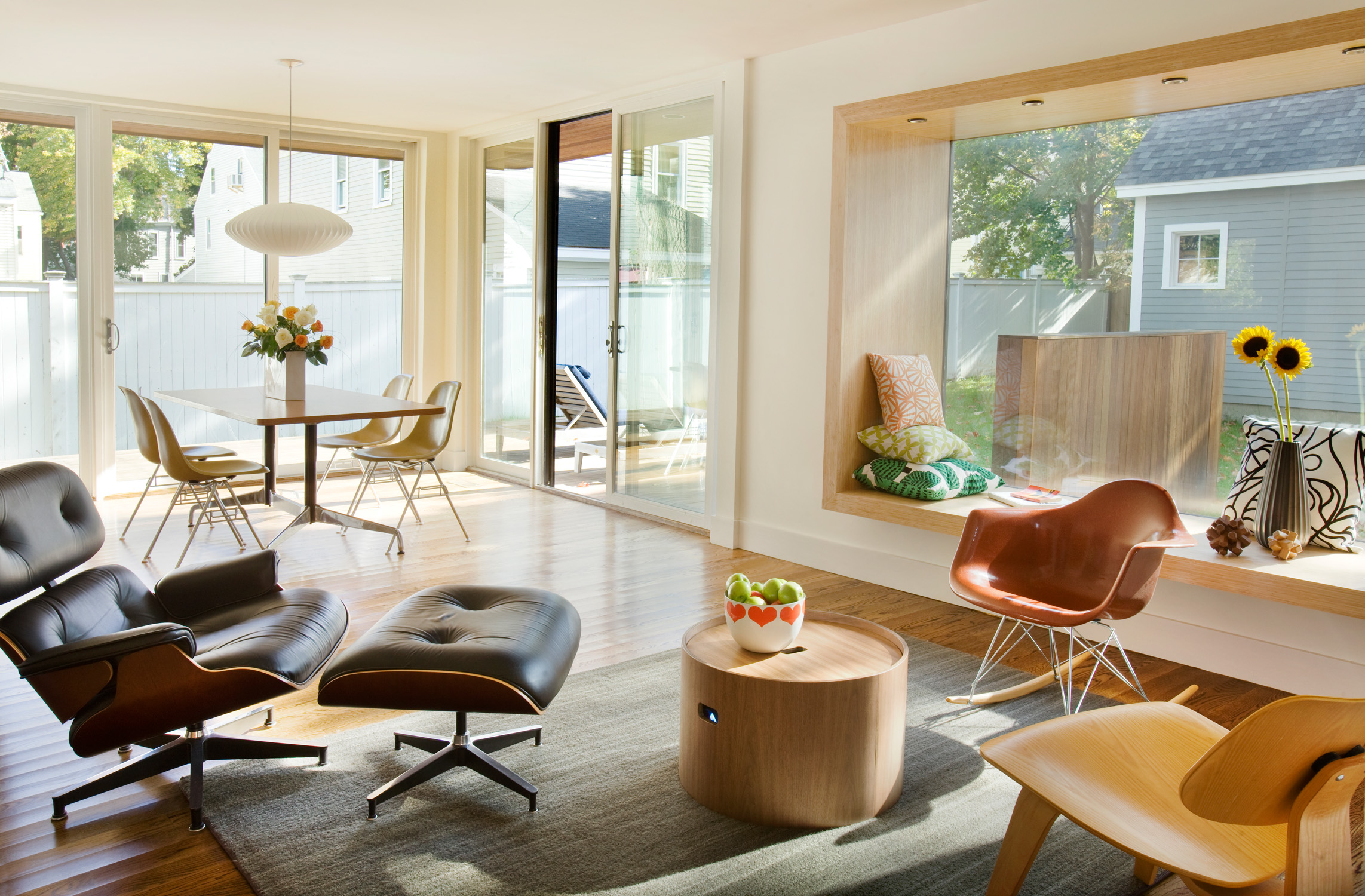 This open space is punctuated by built-in bamboo furniture components. . A desk between the kitchen and dining area allows adults to work without losing track of the kids outside, And a large window seat provides elegant, space-saving seating for the lounge area while simultaneously engaging the exterior.