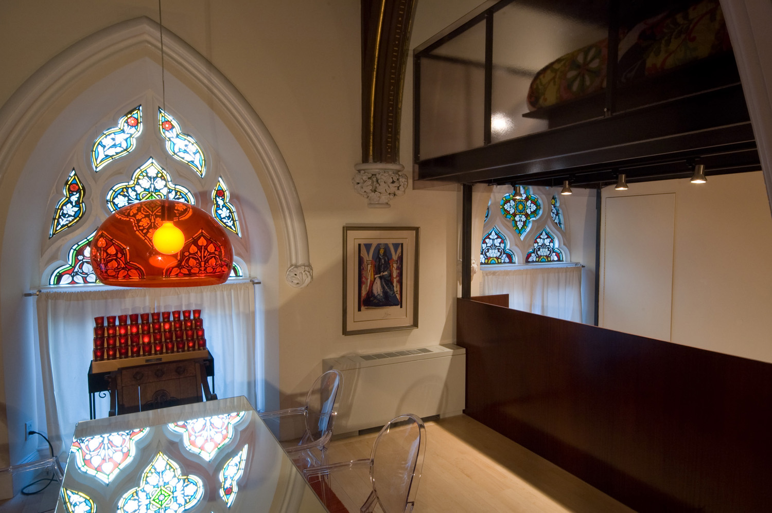 The Z-Loft continues investigations into interior domestic living begun by the Z-Box in 2004. Here the sleeping space is raised, lifted up into the vaulted space of a church-turned-condo unit. 