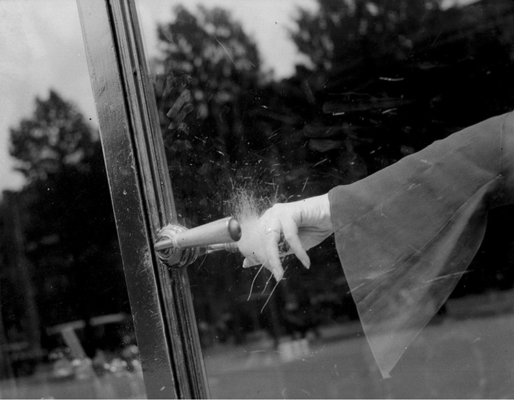 Lee Miller, Exploding Hand (1930)