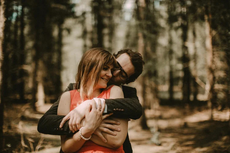 french and russian couple embrace in london engagement session
