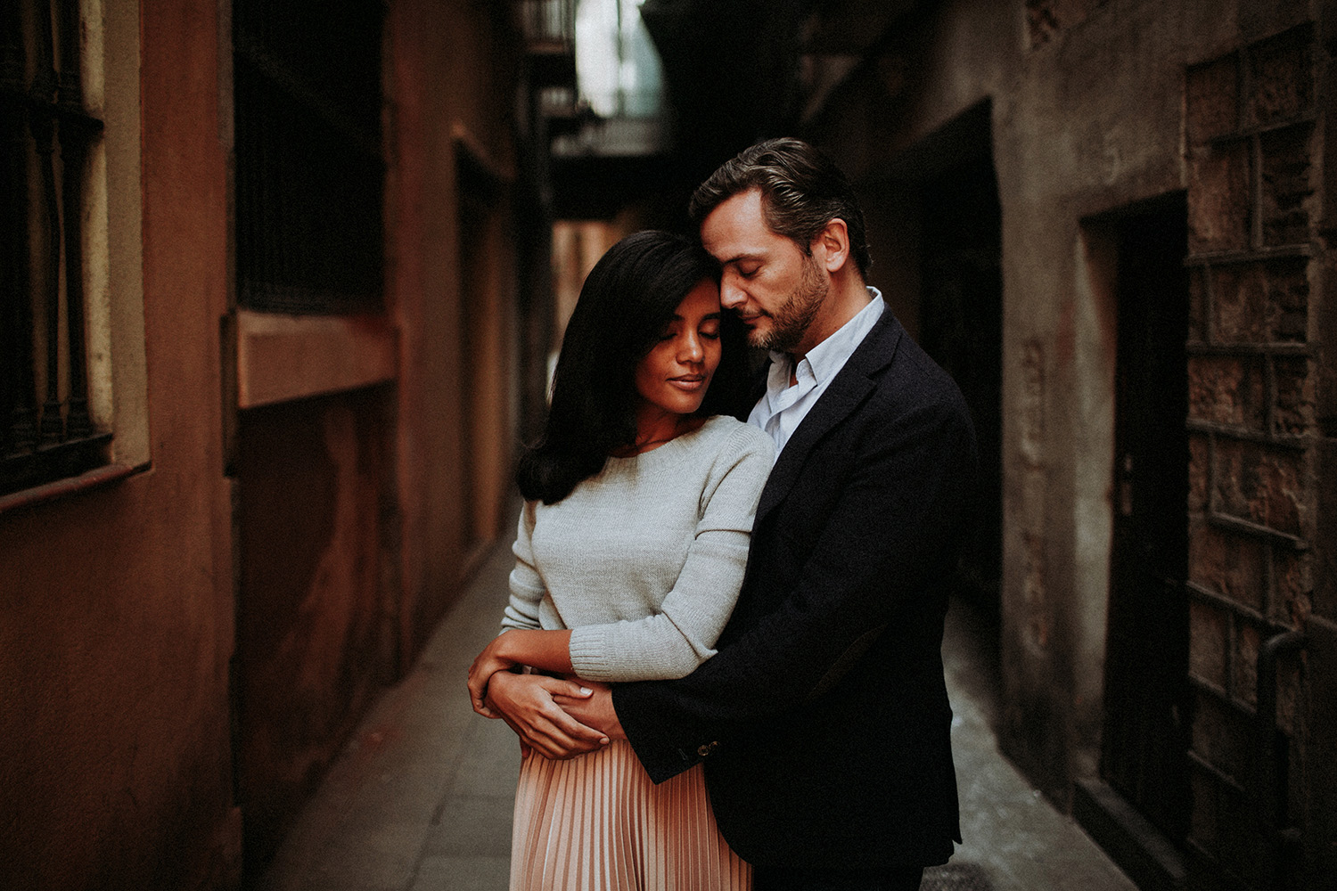 couple share intimate moment in the gothic quarter in Barcelona 