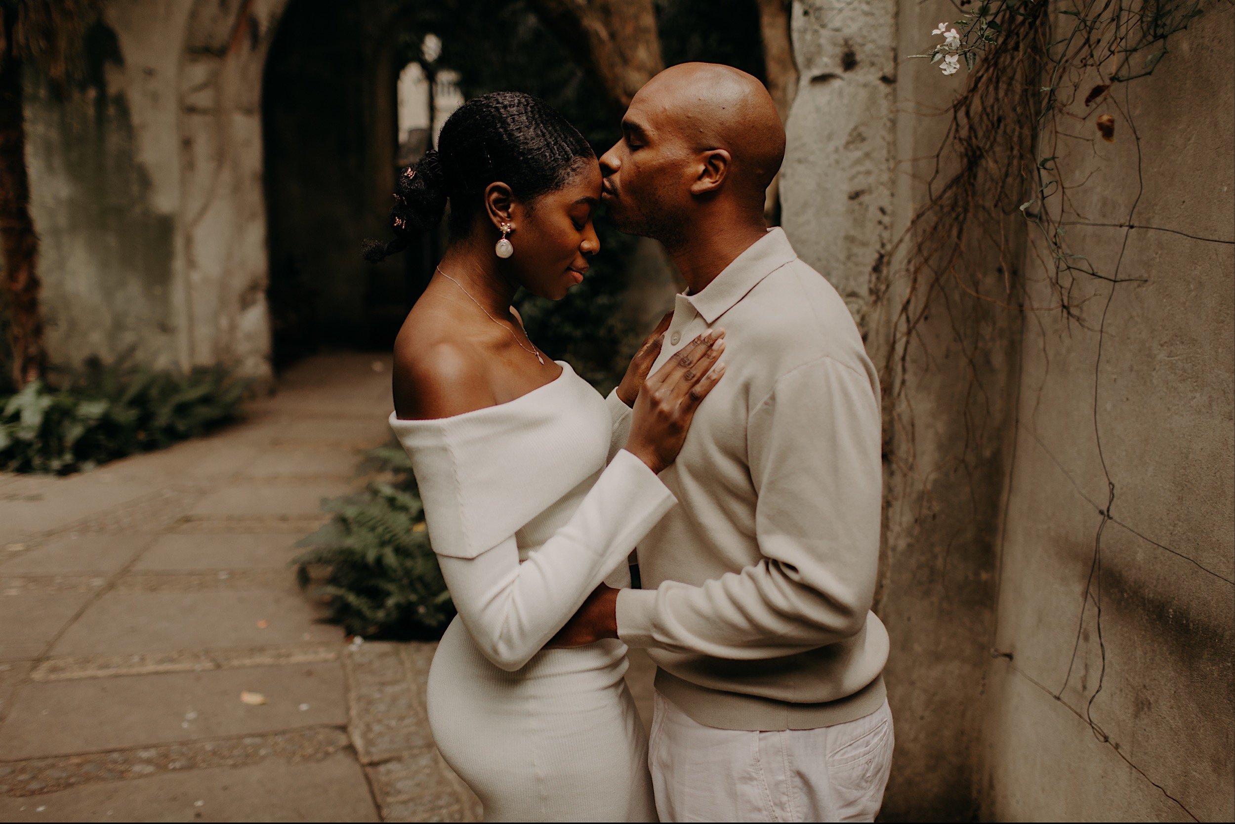 12_St-Dunstans-in-the-east-pre-wedding-shoot0017_Gorgeous black model couple in love share intimate moment in st dunstan in the east.jpg