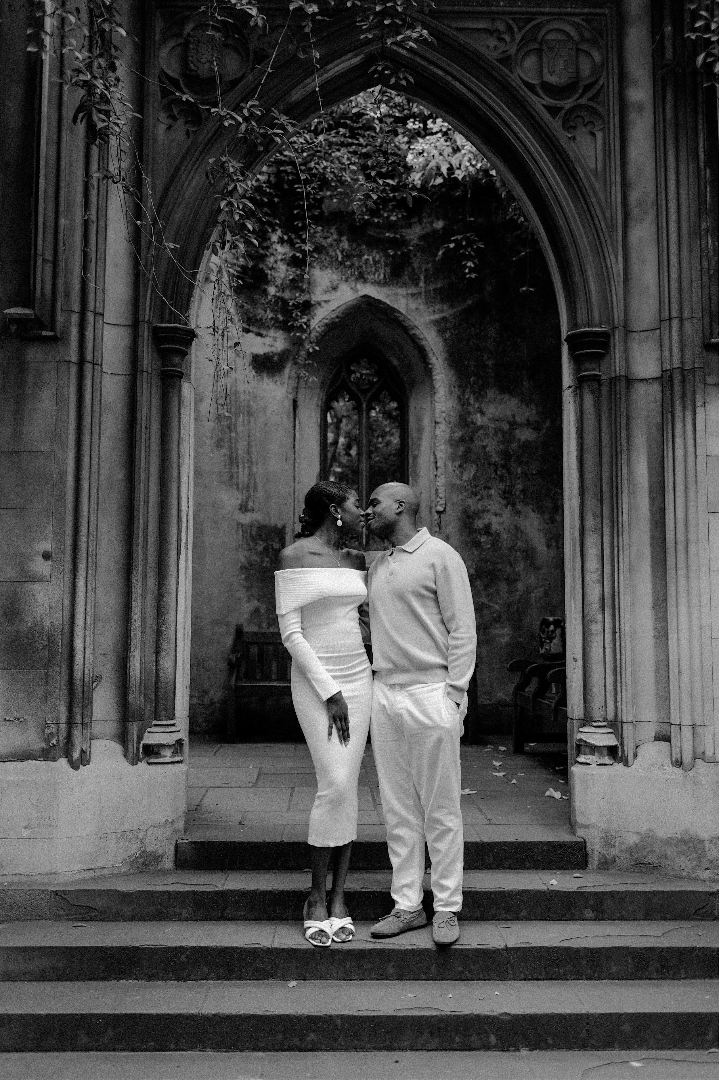 17_St-Dunstans-in-the-east-pre-wedding-shoot0022_Gorgeous black couple in love share a intimate moment in st dunstan in the east.jpg