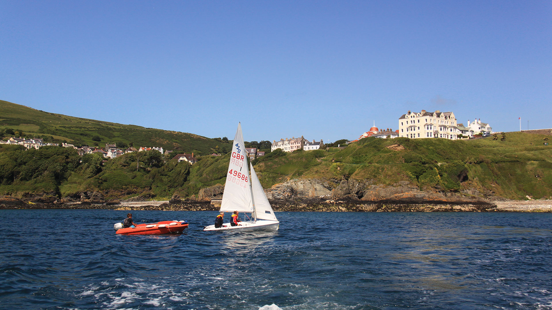 Sailing lessons on Port Erin beach