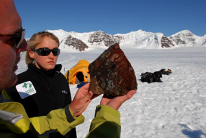 Olivier points out to Flaam the different types of lichens on the rock sample.