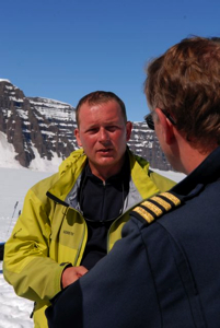 Olivier Gilg, the chief scientist of our expedition, talking to Ragnar, the other pilot.