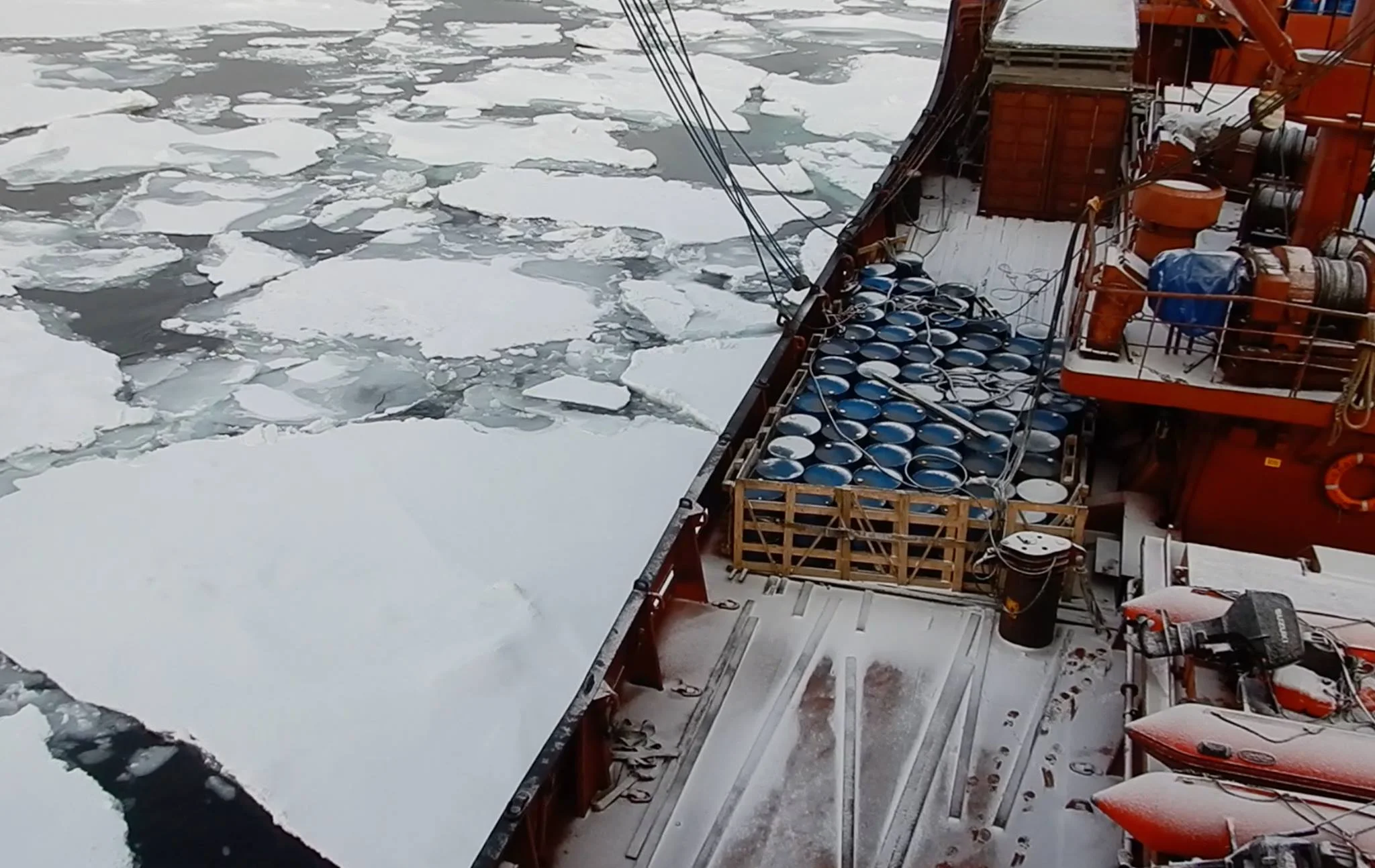 We found very little ice on the way to our exploration of the New Siberian and De Long islands : probably just a combination of currents, winds... We were very lucky to be able to access all the De Long islands as a result.