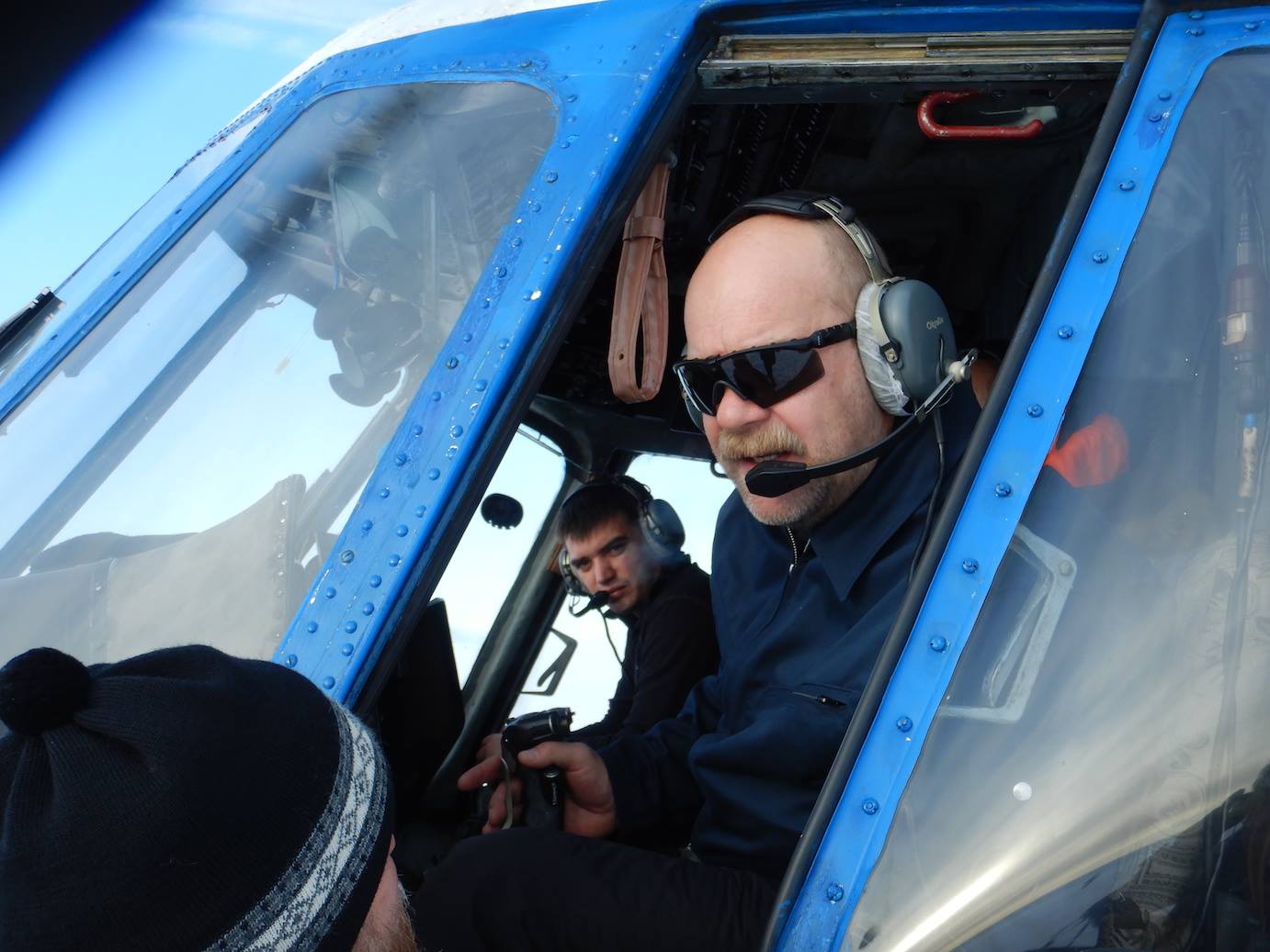 Alexander (r.) and Alexei, our fearless (but very safety conscious) Mig-8 pilots: from Afghanistan to the Russian Arctic.