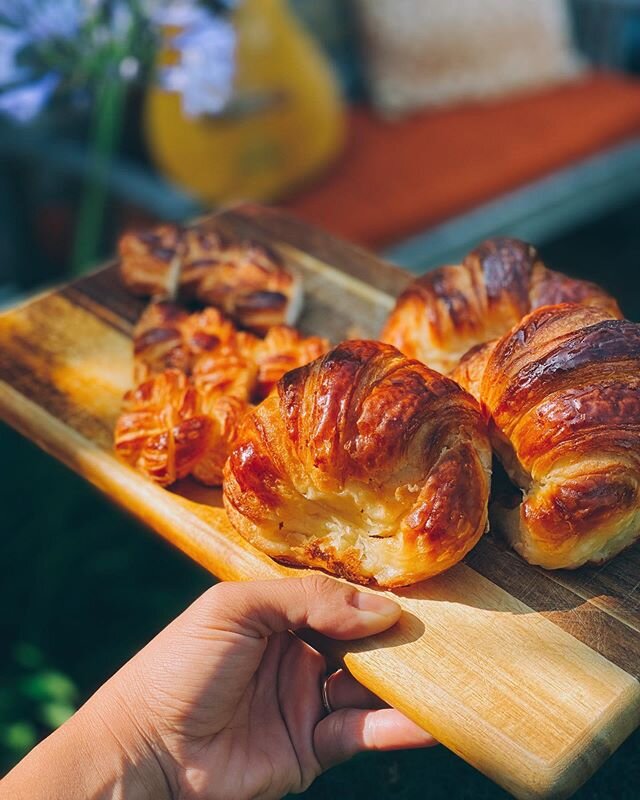 ✨🥐 Fresh medialunas (sweet Croissants) at @mosaiclocale! 🥐✨
.
.
.
.
#mosaiclocale #medialunas #buenaondasb #pastry #butterygoodness #yummy #teatime #coffeetime #croissant #sweettooth #santabarbara #sundayvibes