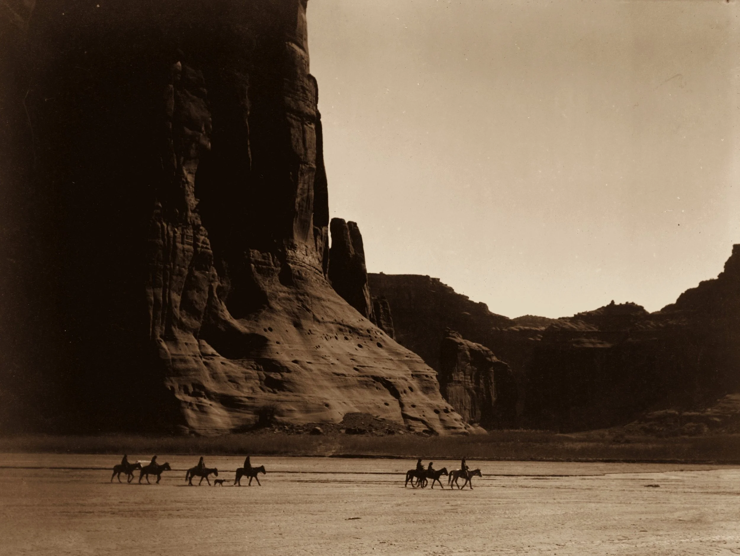 Canyon_de_Chelly,_Navajo.jpg