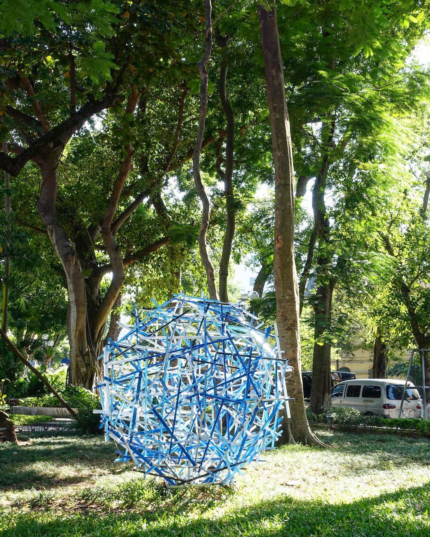 Funky sculpture made of plastic waste
&bull;
&bull;
&bull;
&bull;
&bull;
#Hanoi #Vietnam #hoankiemlake #scuplture #art #design #plastic #reuse #trees #light #shadow #green #blue