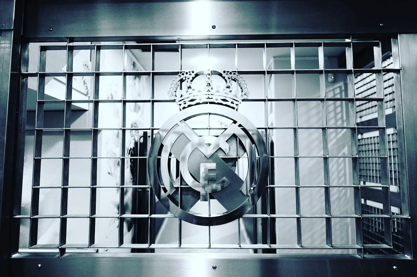 Nifty metalwork in the tunnel at the Bernab&eacute;u.
&bull;
&bull;
&bull;
&bull;
&bull;
#football #tunnel #realmadrid #madrid #crest #badge #bernabeu #metal #steel #metalwork #metalfabrication #fabrication #welding #custom #design
