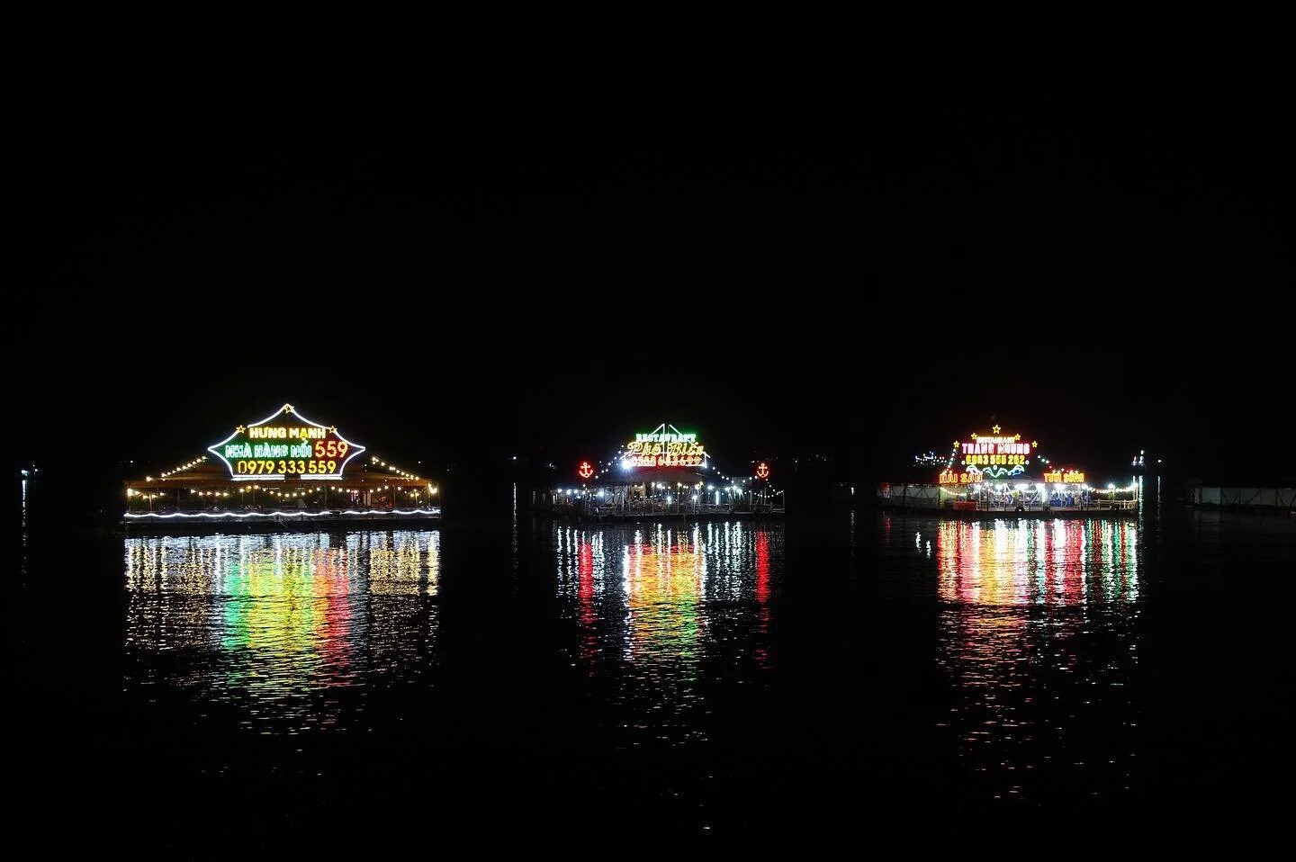 Floating bars/restaurants with serious neon and seriously loud music.
&bull;
&bull;
&bull;
&bull;
&bull;
#halongbay #vietnam
#asia #asiatrip #southeastasia #neon #lights #reflection #floating #travel #travelphotography #travelblogger #traveltheworld 