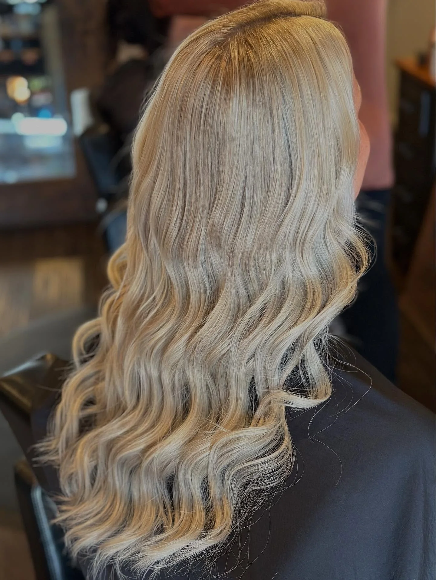 Fresh highlights and new extensions, what could be better?!! ✨

Swipe ➡️ for before photos