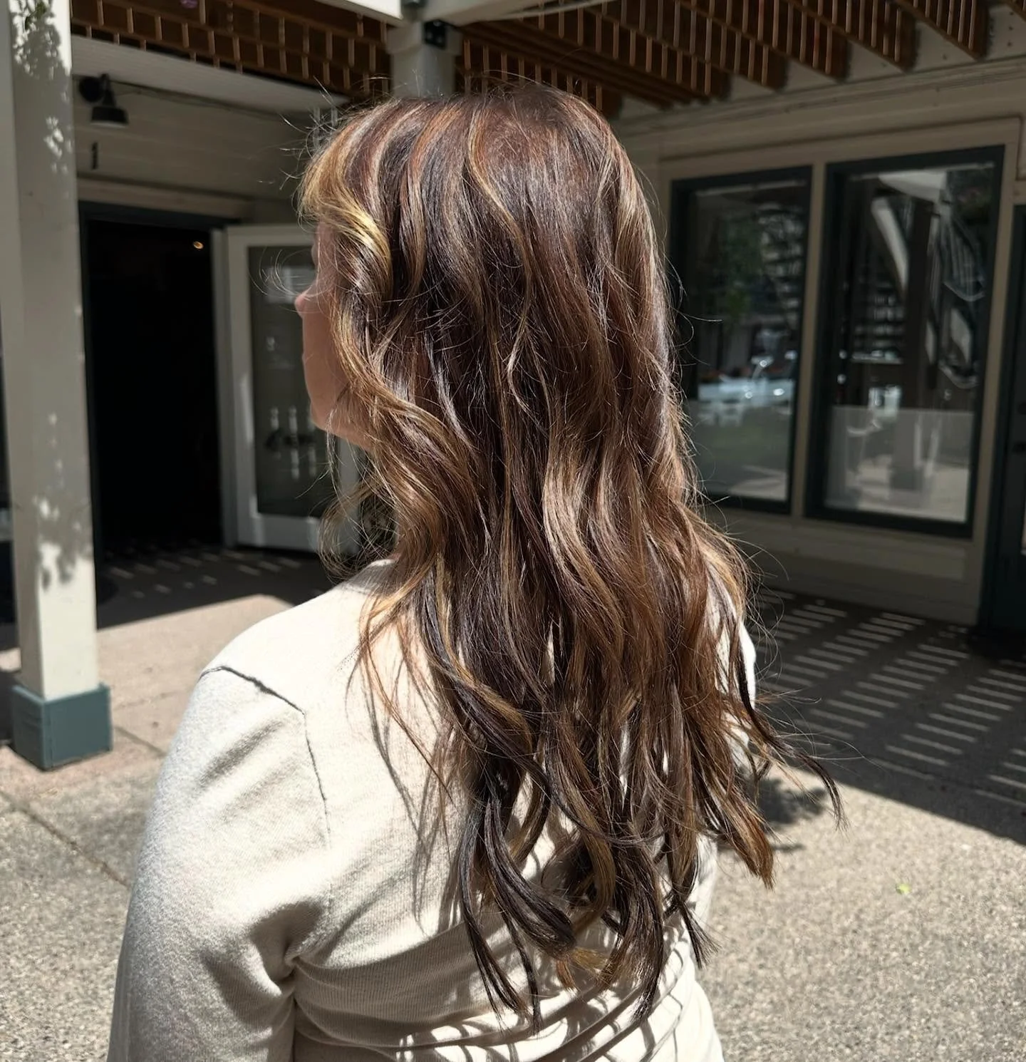 🍫3 reasons your chocolate brown hair color is fading too quick:

&bull; You may be unintentionally stripping the color out of your hair with harsh shampoos. If you are buying drug store shampoos because it feels like it gets your hair cleaner, it&rs