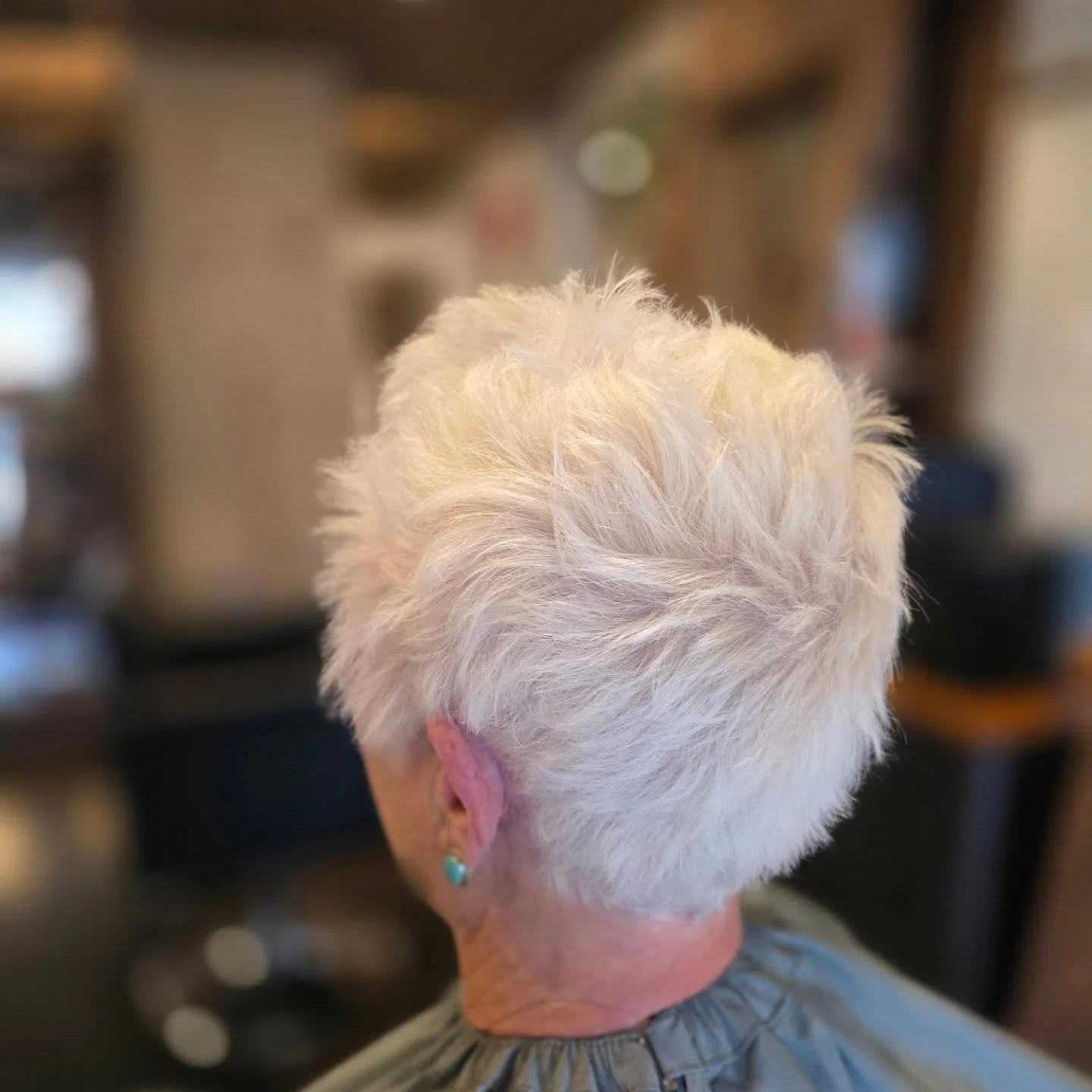 She came in ready for a refresh ✨
We lifted the roots, carefully bleached and re-toned everything to the iciest, silvery white&mdash;clean, bright, and seamless from root to ends. ❄️🤍
This kind of blonde is all about precision, patience, and keeping