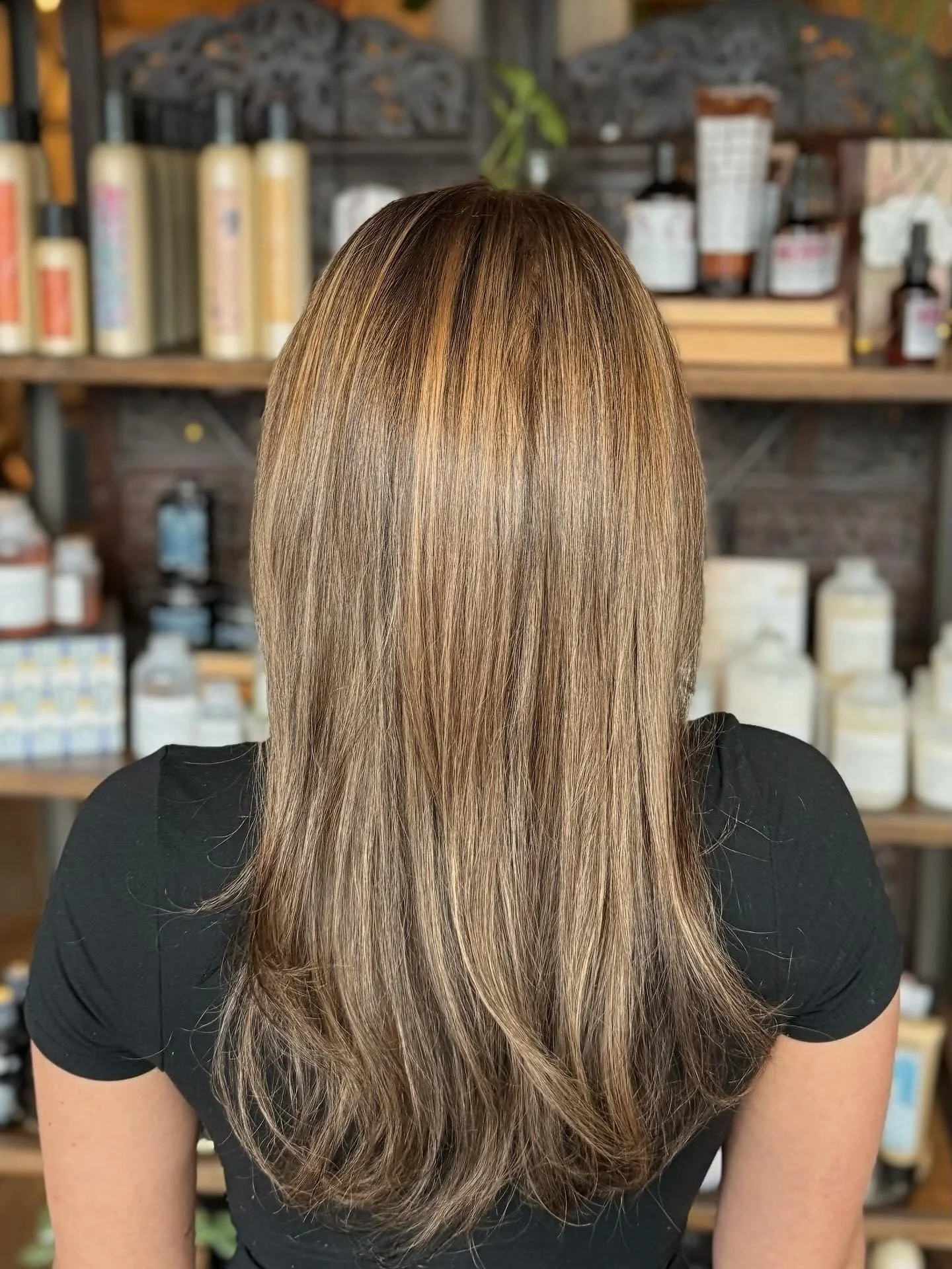 After &amp; Before 🤎

That fresh highlight feeling ✨
@christina.reyess 

#highlights #colorado #breckenridge #explorepage #hairstylist