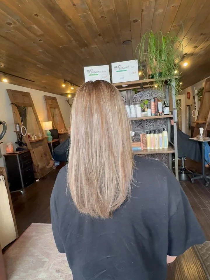This client started with a natural chocolate brown with no previous color. We added spaced out highlights with room for a natural, low maintenance, grow out✨