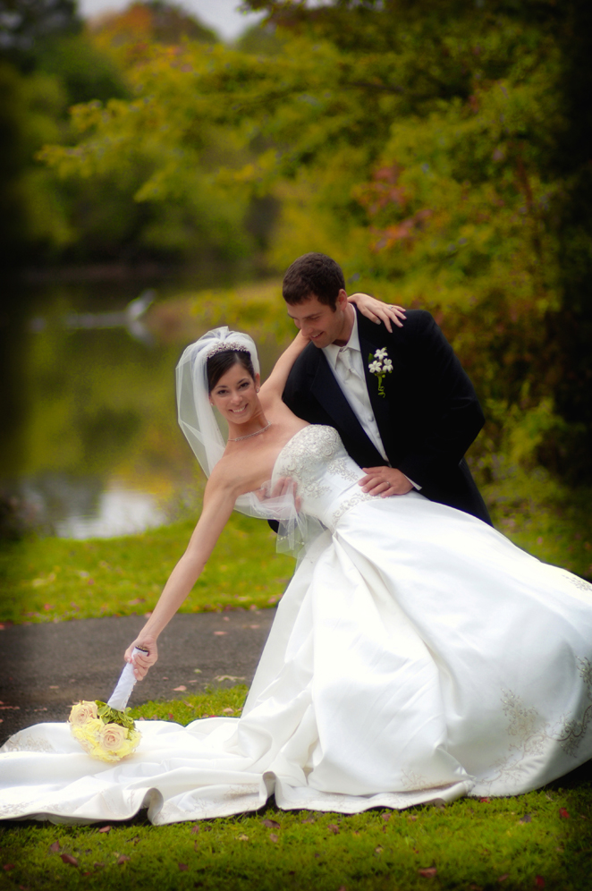 graceful bride and groom / Meyer Photography