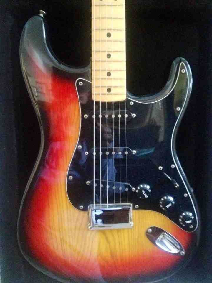 1979 Fender Stratocaster courtesy of Darren Debing.jpg