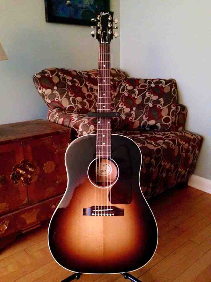 Gibson J-45 Standard courtesy of Dean Bergeron.jpg