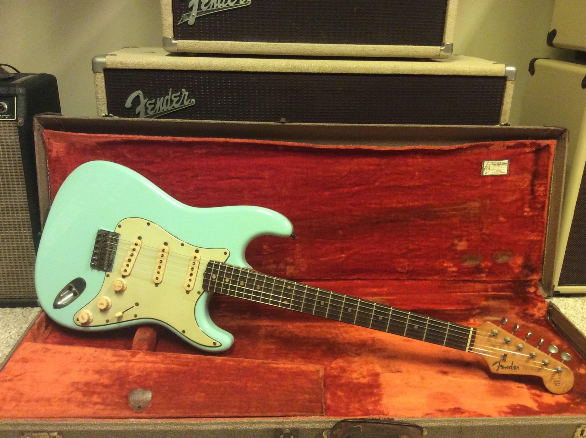 vintage fender strat.JPG