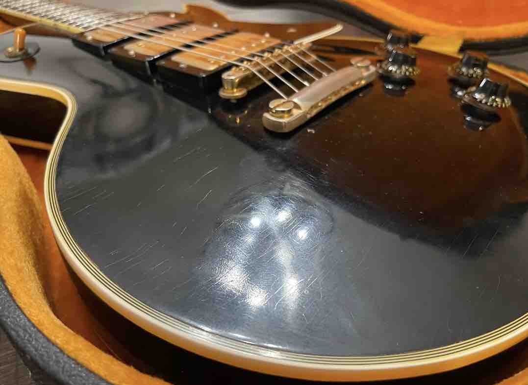 Gibson black beauty.jpg