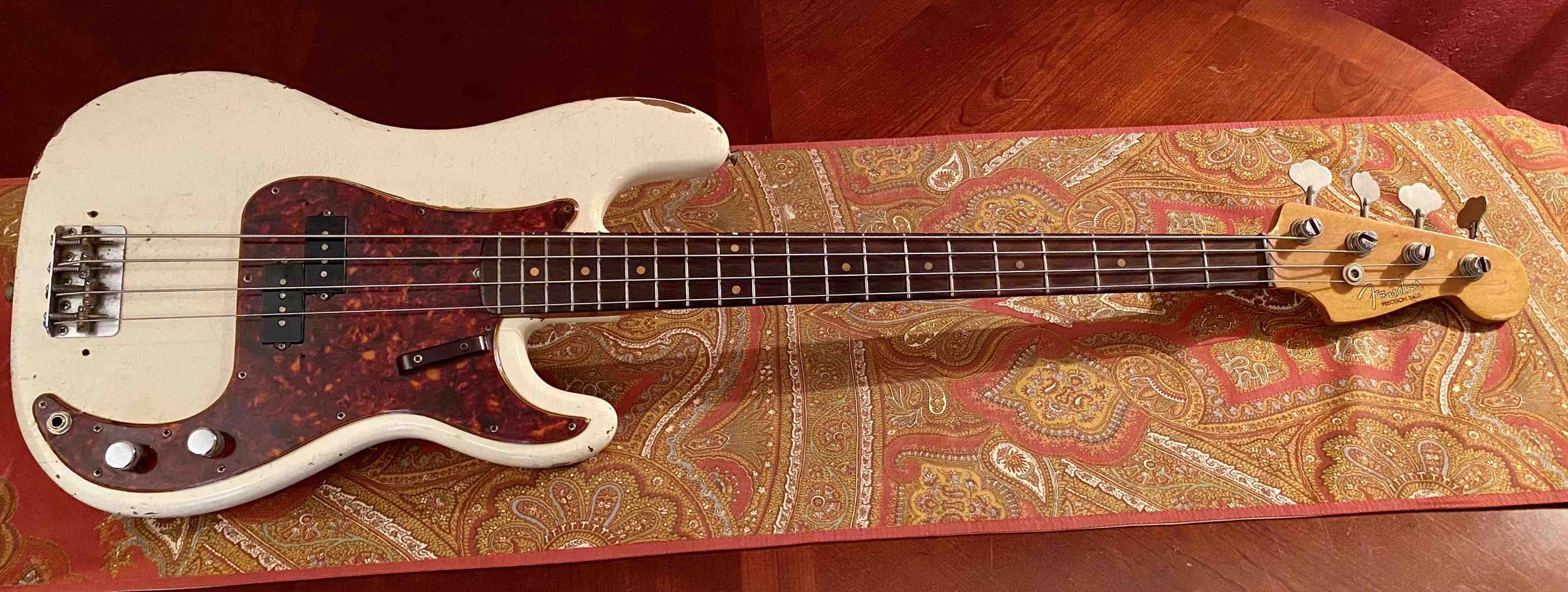 1961 fender bass.jpg