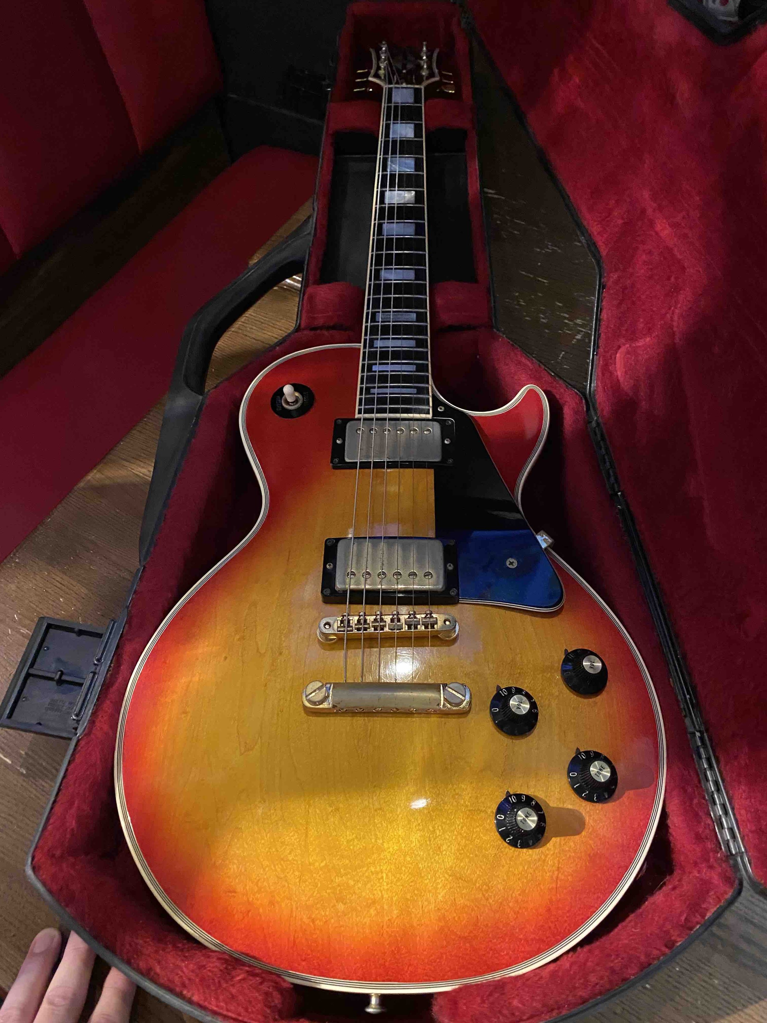 74 les paul custom cherry sunburst.jpg