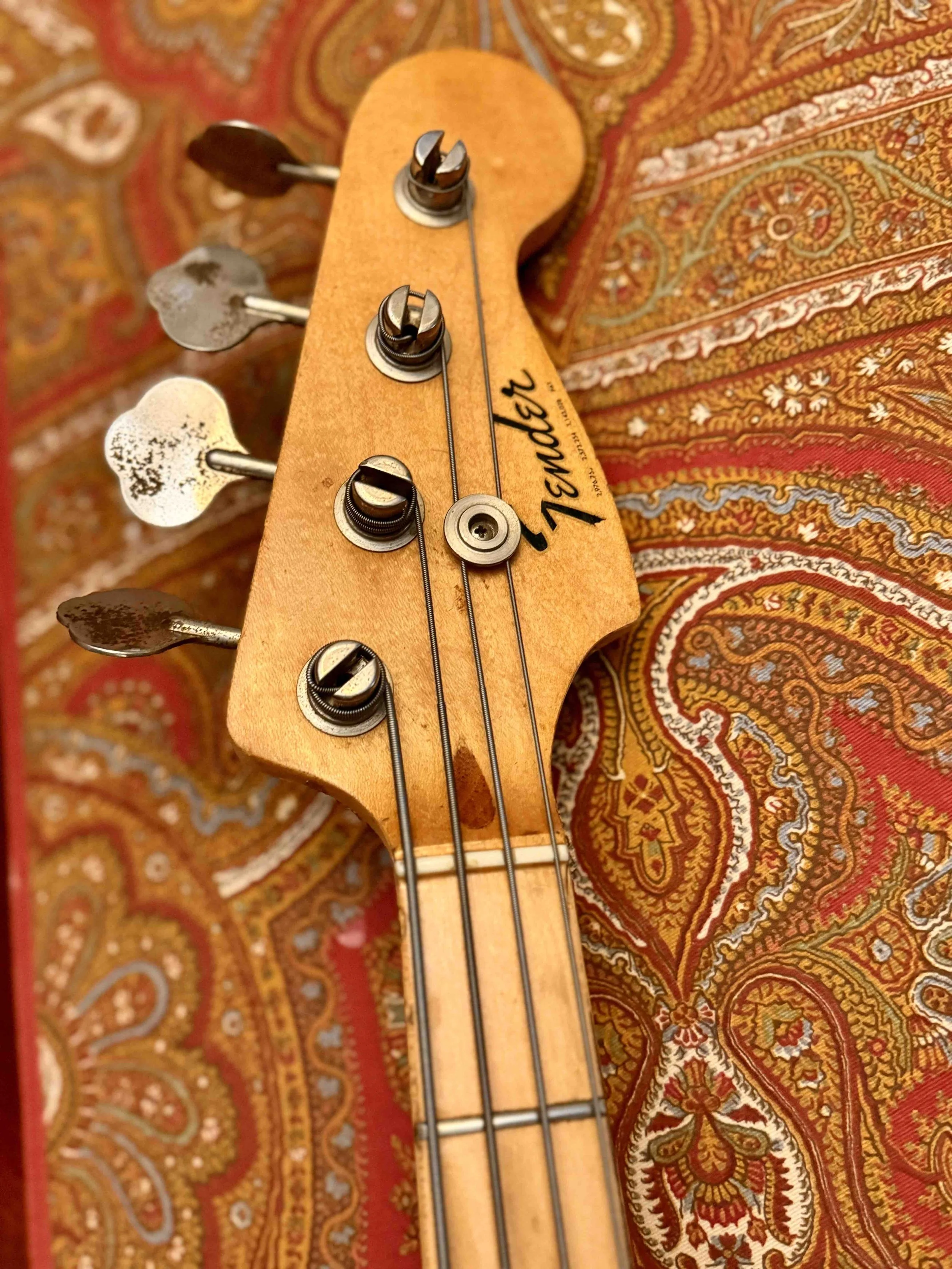 fender jazz 1972.jpg