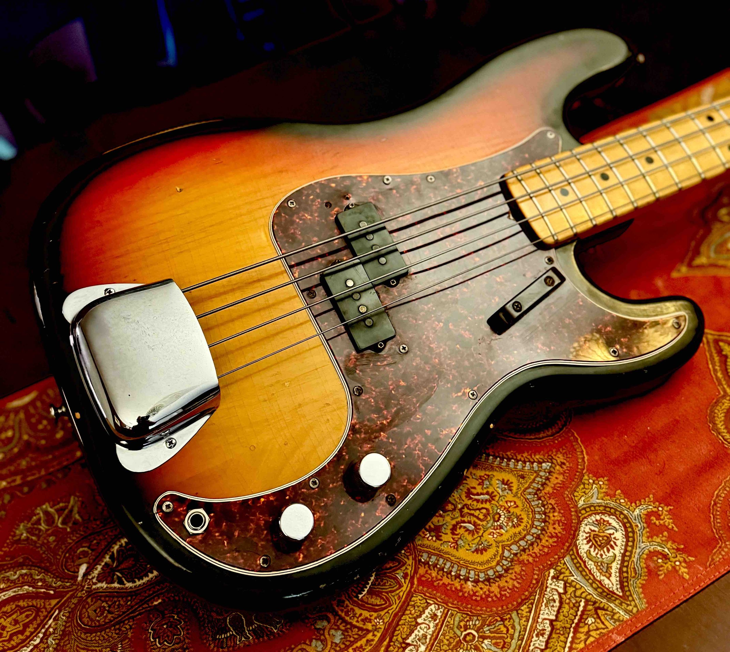 fender precision.jpg