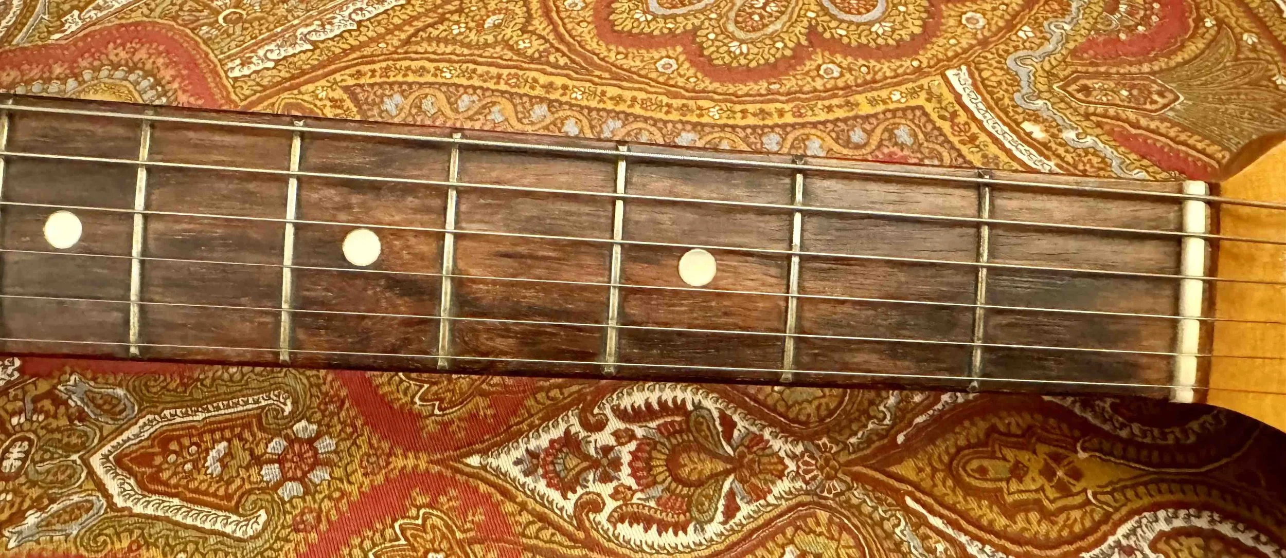 65 l plate strat fretboard.jpg