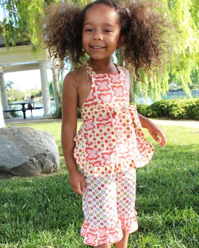 Fun ways to wear our aprons is with our signature ruffles pants. Perfect for a fun Spring day! #handmade #littlestitchesclothing #kidsapron #shoplocalsd