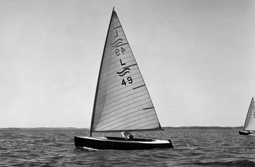 ....Finn dinghy L49 in 1956. Photo: ASS..Finn L49 vuonna 1956. Kuva: ASS....