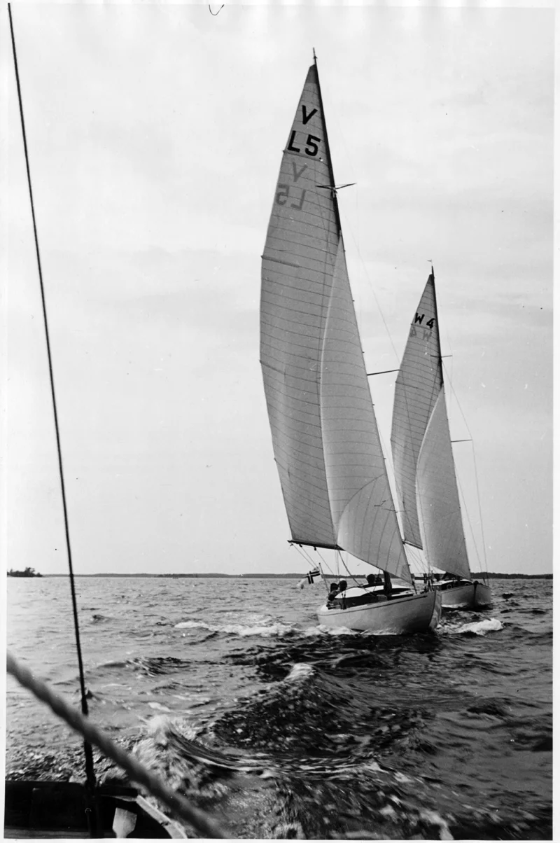 ....Viking boats UNDA II (L5) and Weekend VIBEKE (L4), photo: ASS..Viking-vene UNDA II (L5) ja Weekend-vene VIBEKE (L4), 1956, kuva: ASS. 