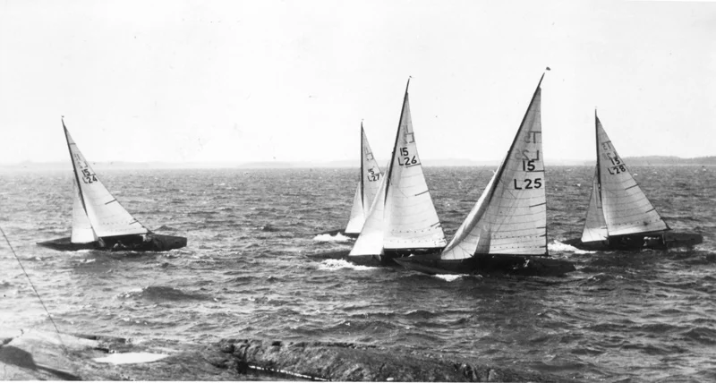....1927 15-valör boats SPEED II (L-24), TÄRNAN (L-25), ALICE (L-26), CARMELA (L-27) ja LOVISA (L-28) racing. Photo: ASS.. 15-valööriset SPEED II (L-24), TÄRNAN (L-25), ALICE (L-26), CARMELA (L-27) ja LOVISA (L-28) kilpailussa Airistolla. Kuva: ASS ....