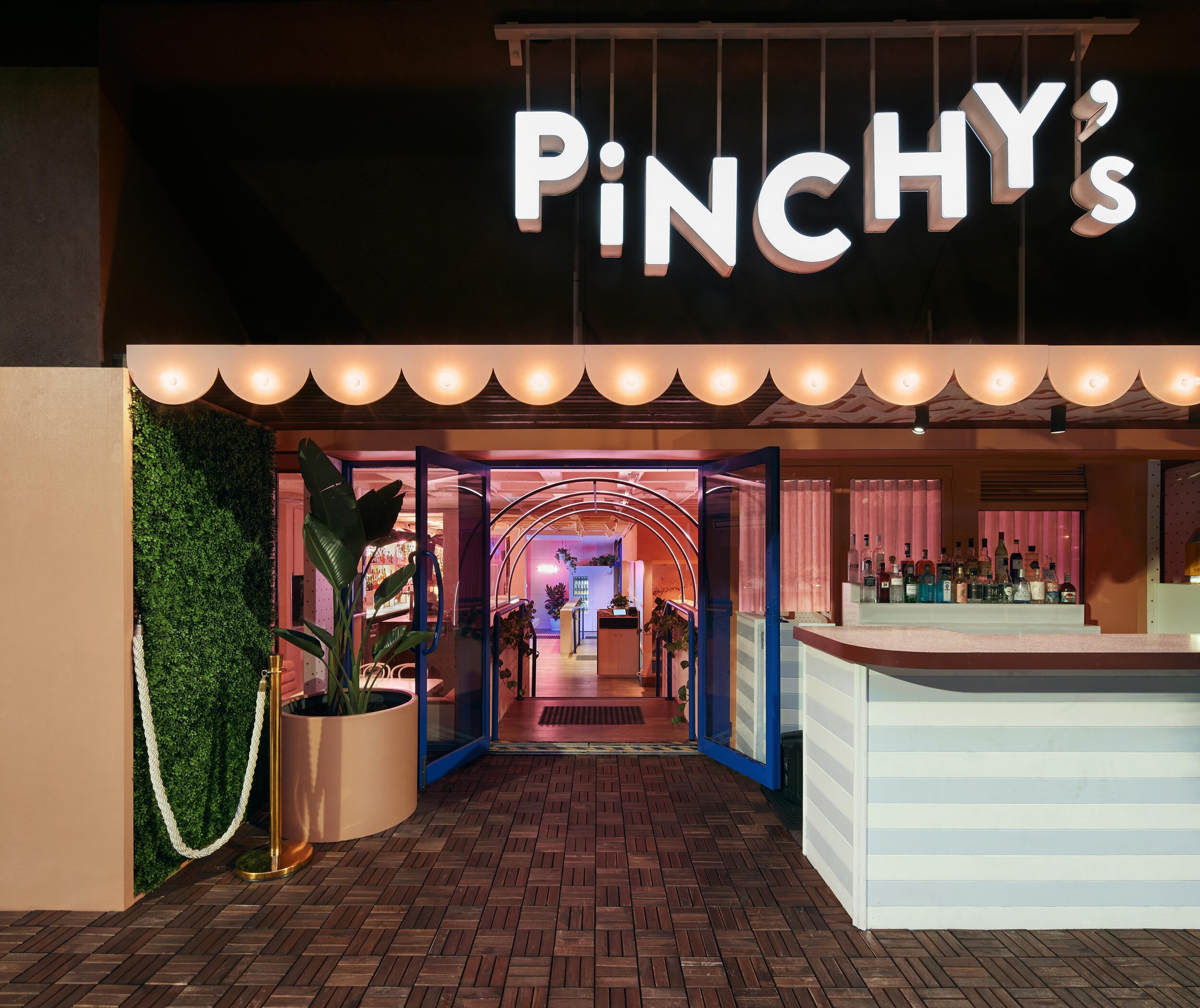 PINCHY'S - MADE BY SEA