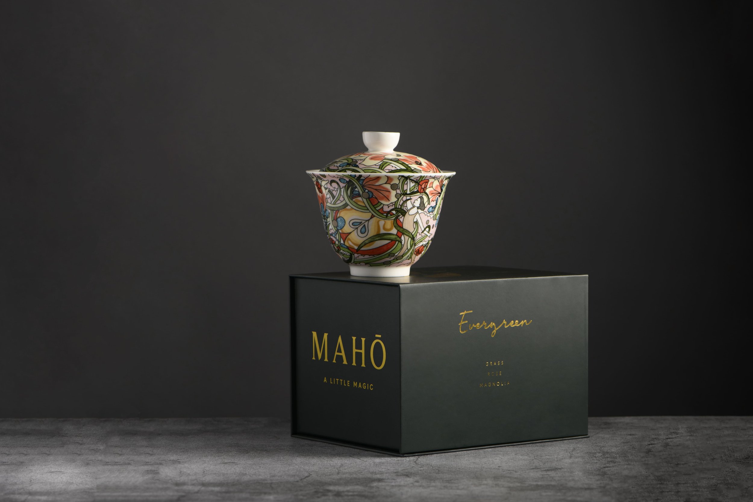 MAHO-Candle-with Box-Evergreen-AdobeRGB-400dpi -5856x3904px.jpg