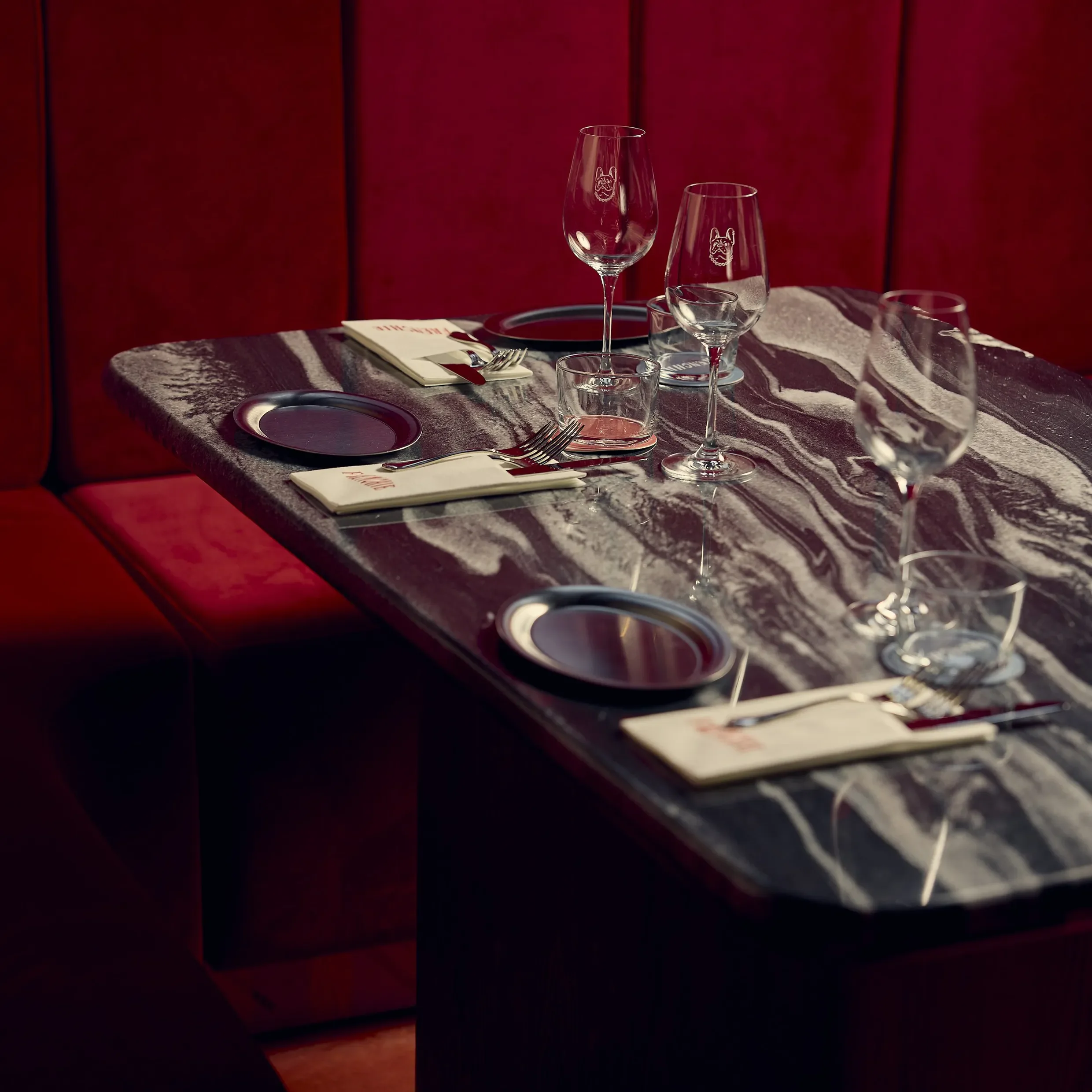 brandworks-frenchie-interior-04.webp